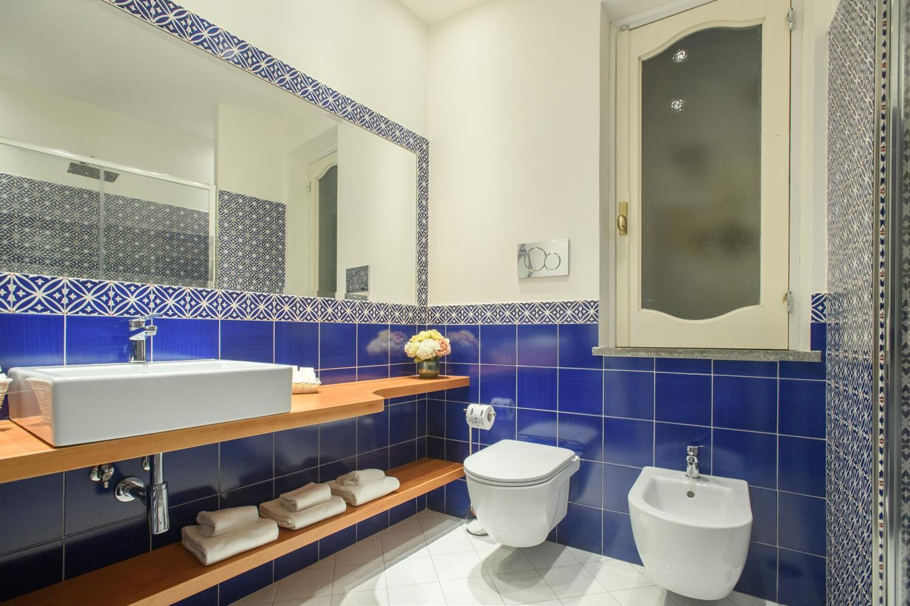 Triple Room with Sea View and Private Balcony - Photo 5