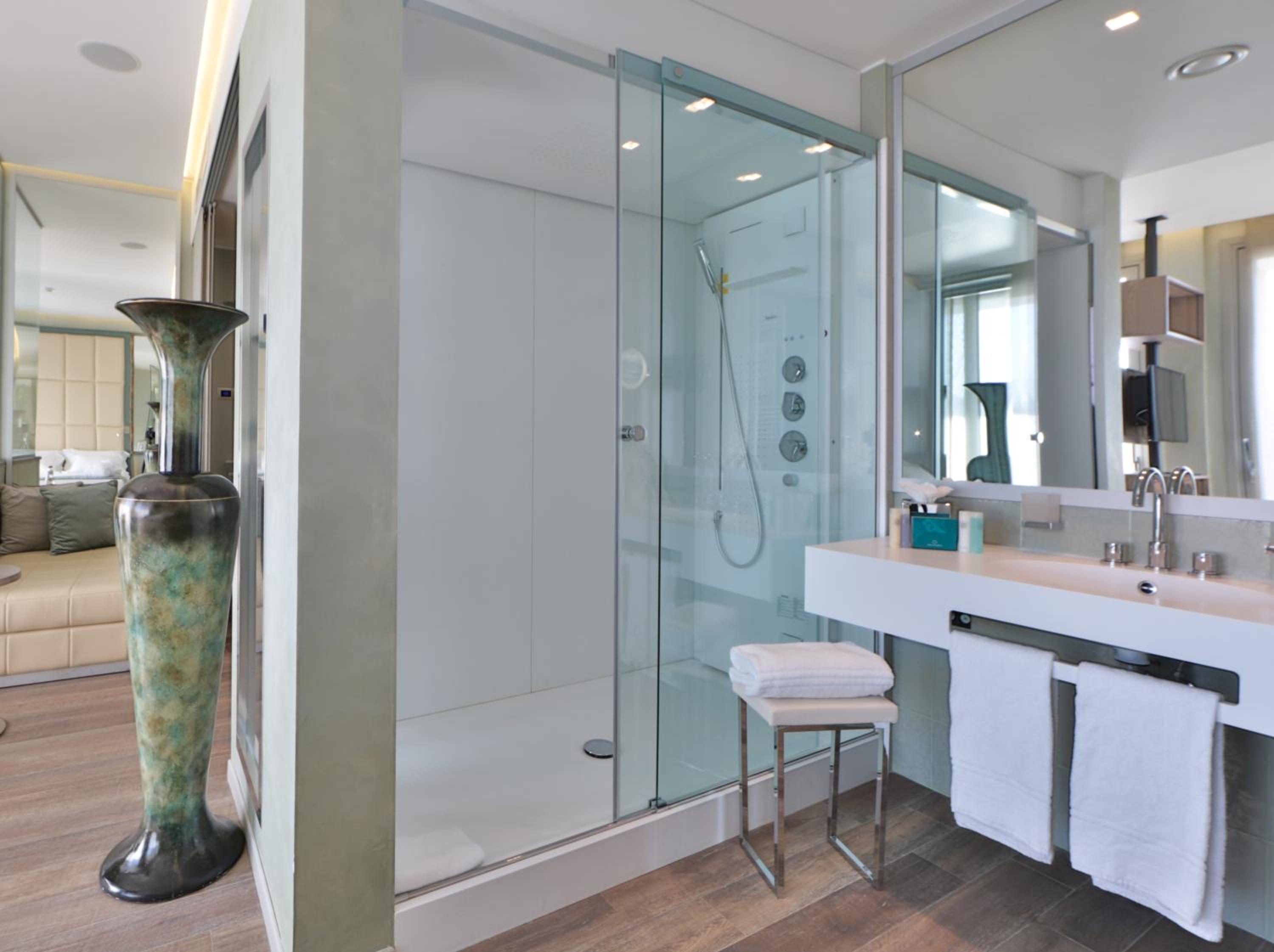 Junior Suite with Balcony and River View