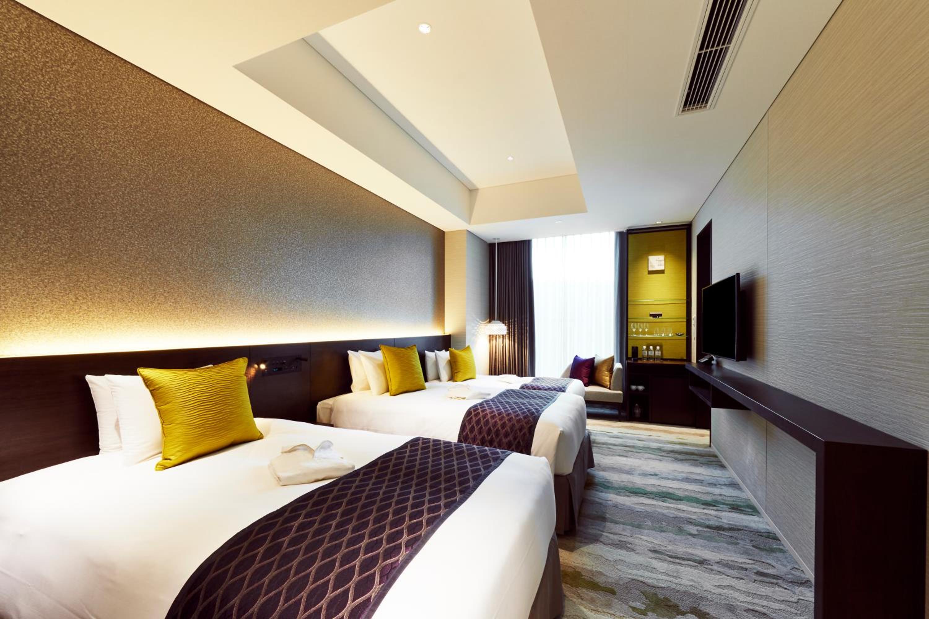 Triple Room - Smoking (Electronic Cigaret Only) photo 1