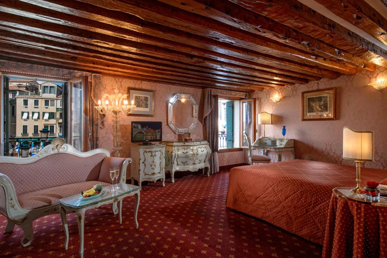Junior Suite with Grand Canal View - no smoking