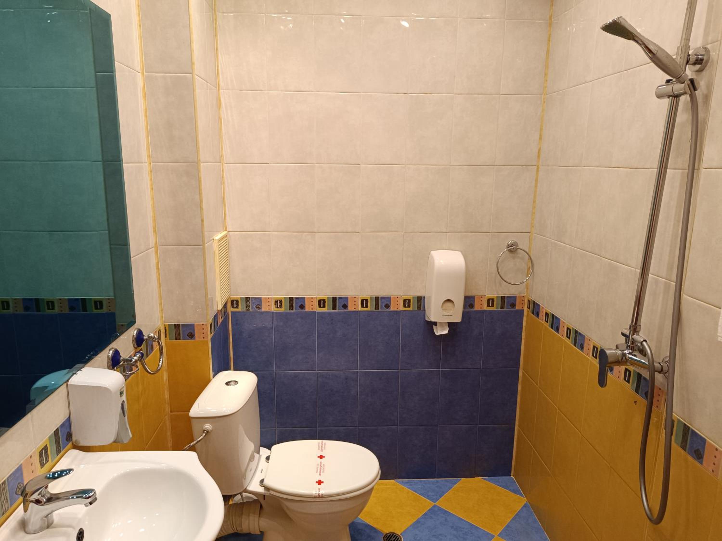 Twin Room - Photo 10