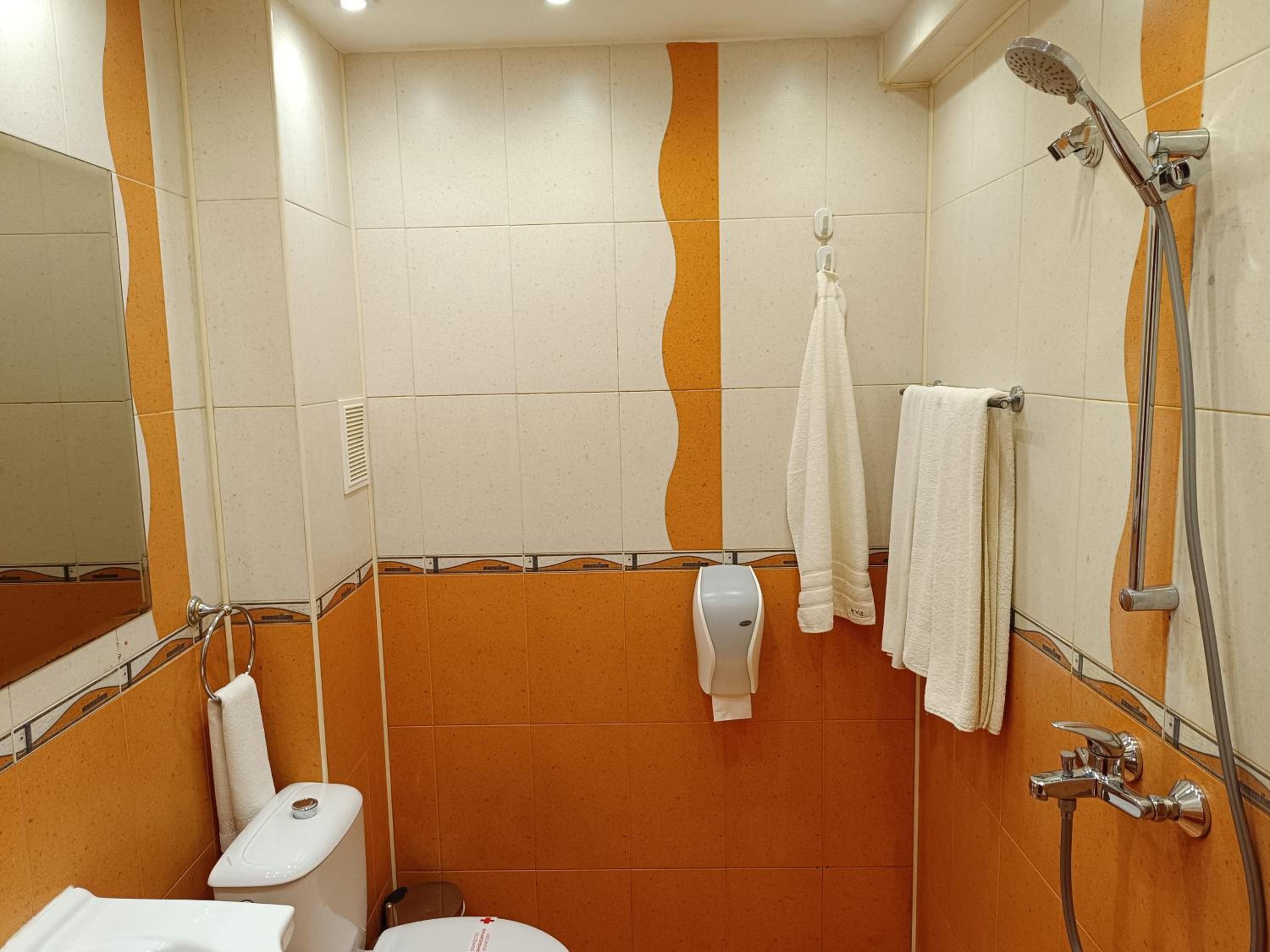 Twin Room - Photo 9