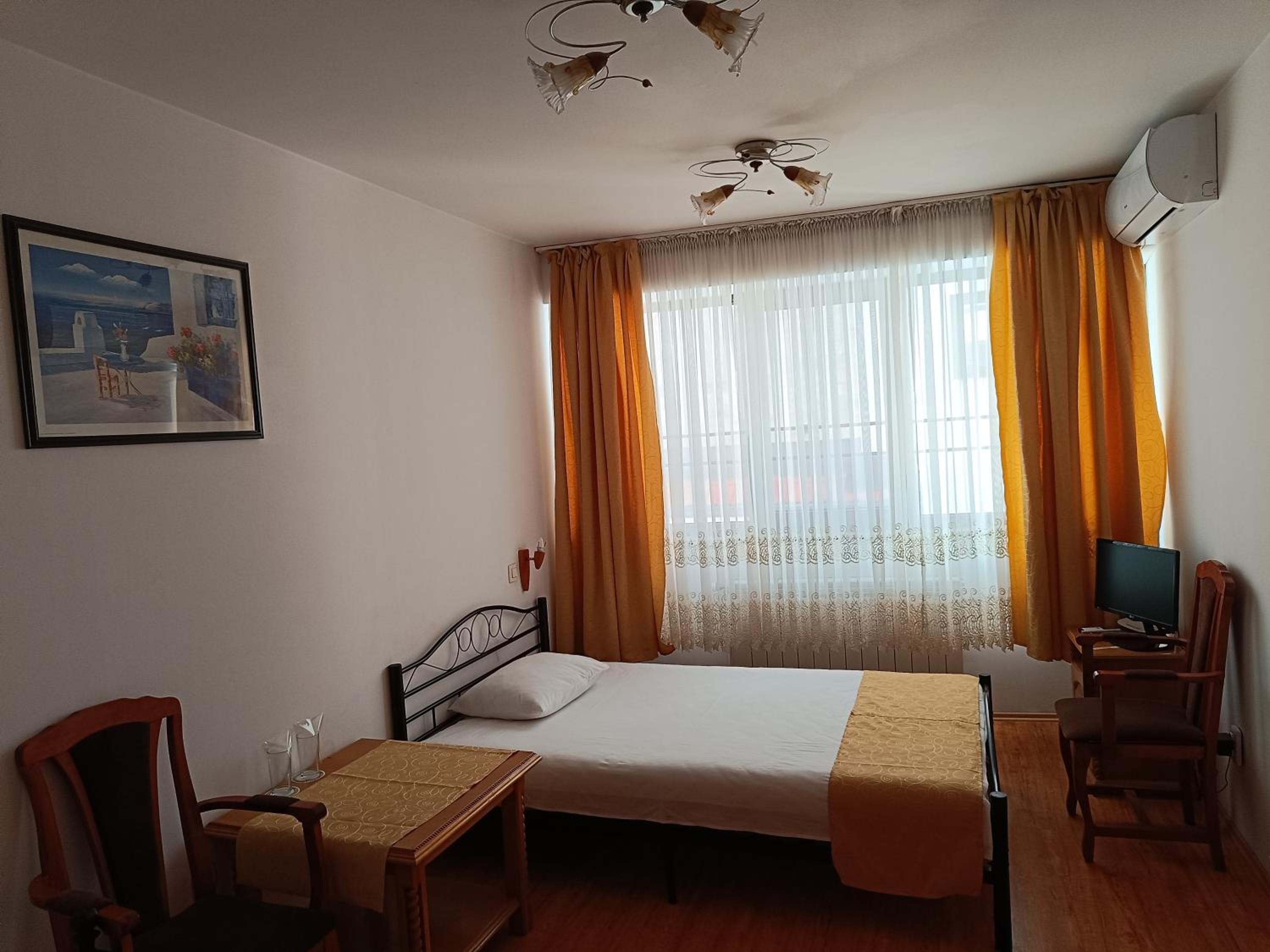 Twin Room - Photo 5
