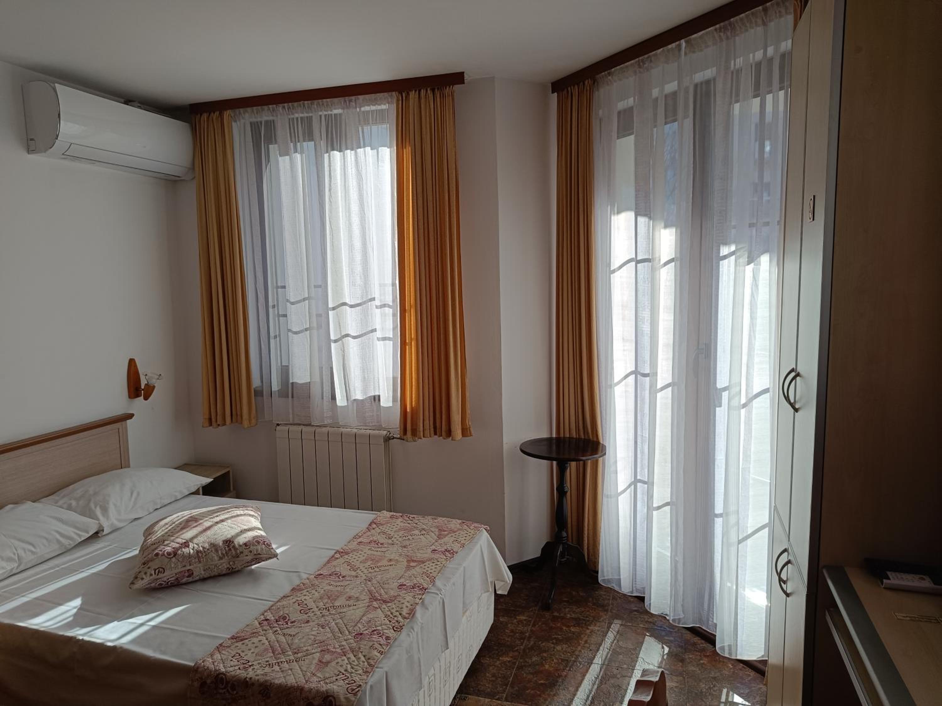 Twin Room - Photo 1