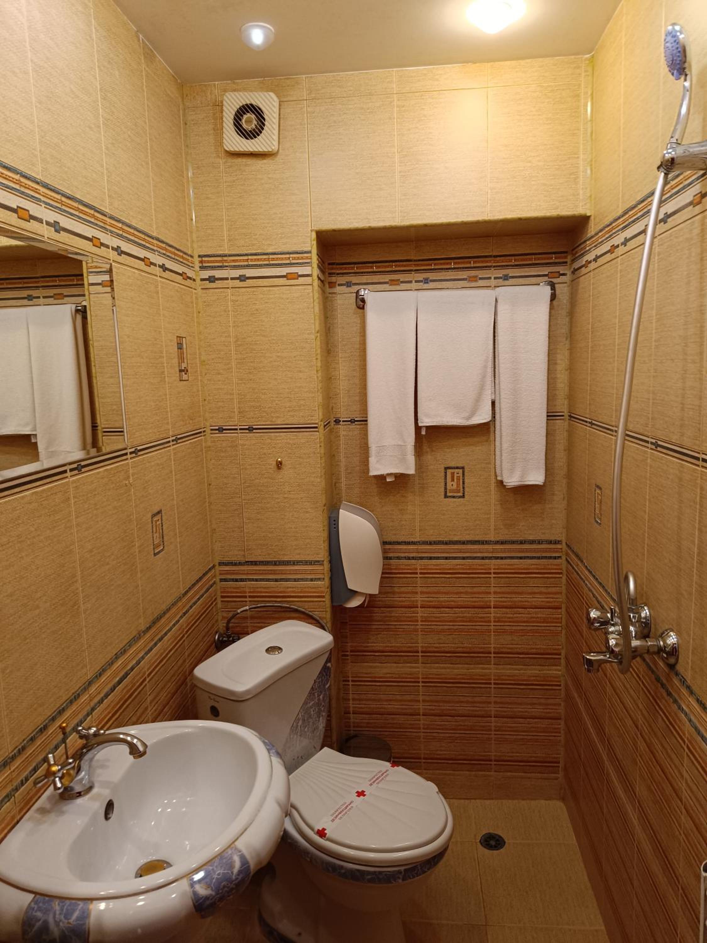 Twin Room - Photo 2