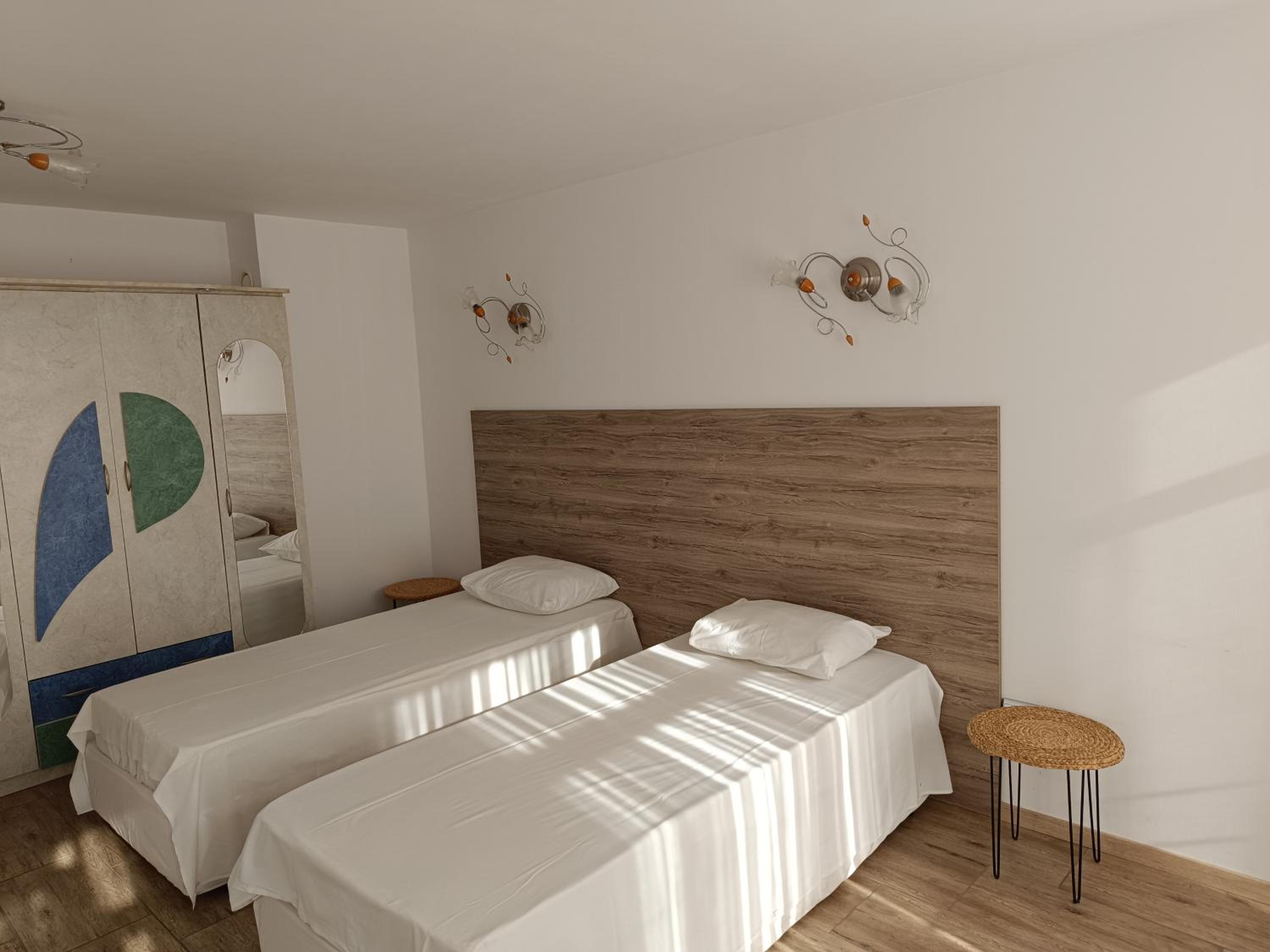 Twin Room - Photo 7
