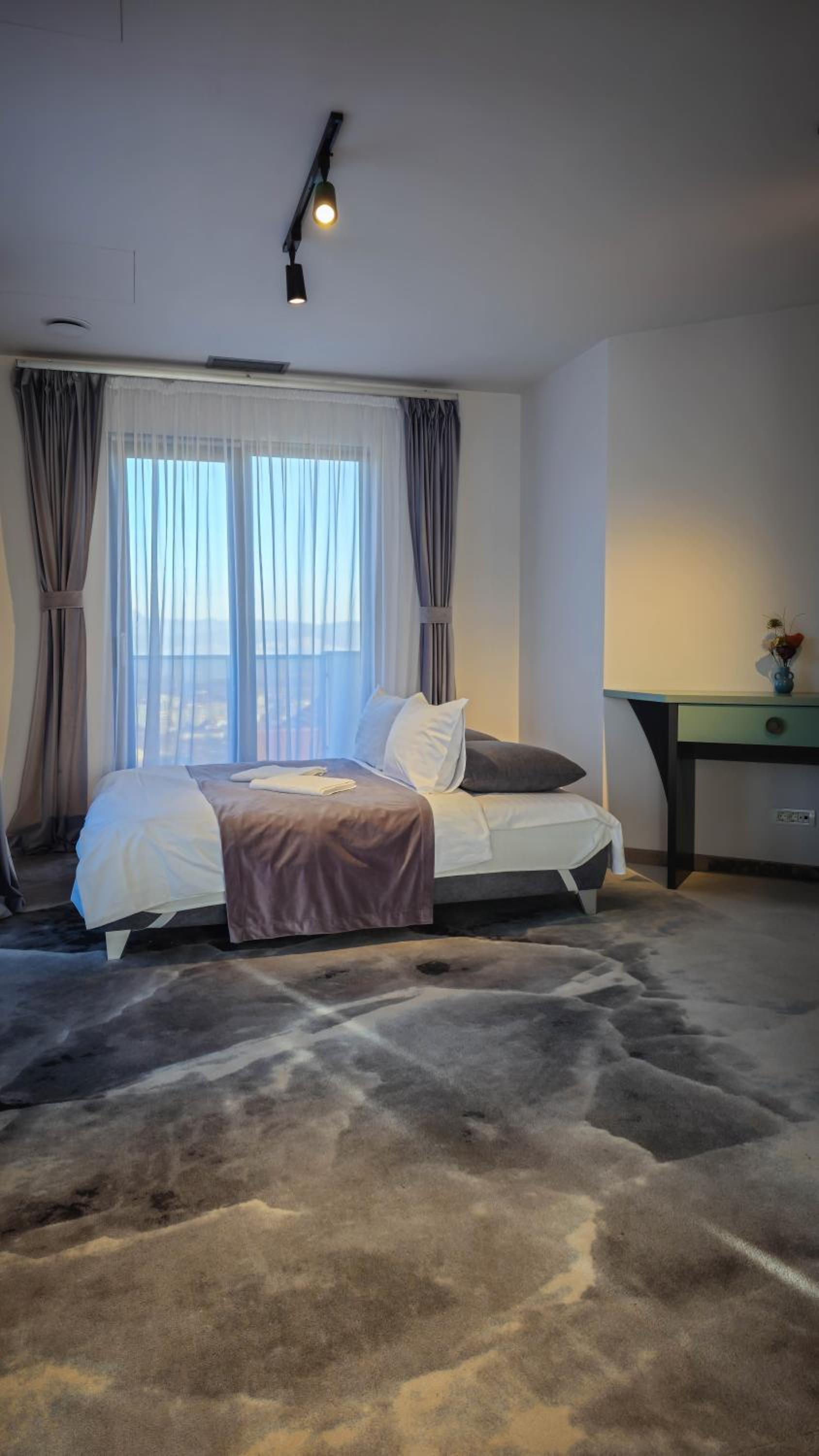 Deluxe Family Room - Photo 24