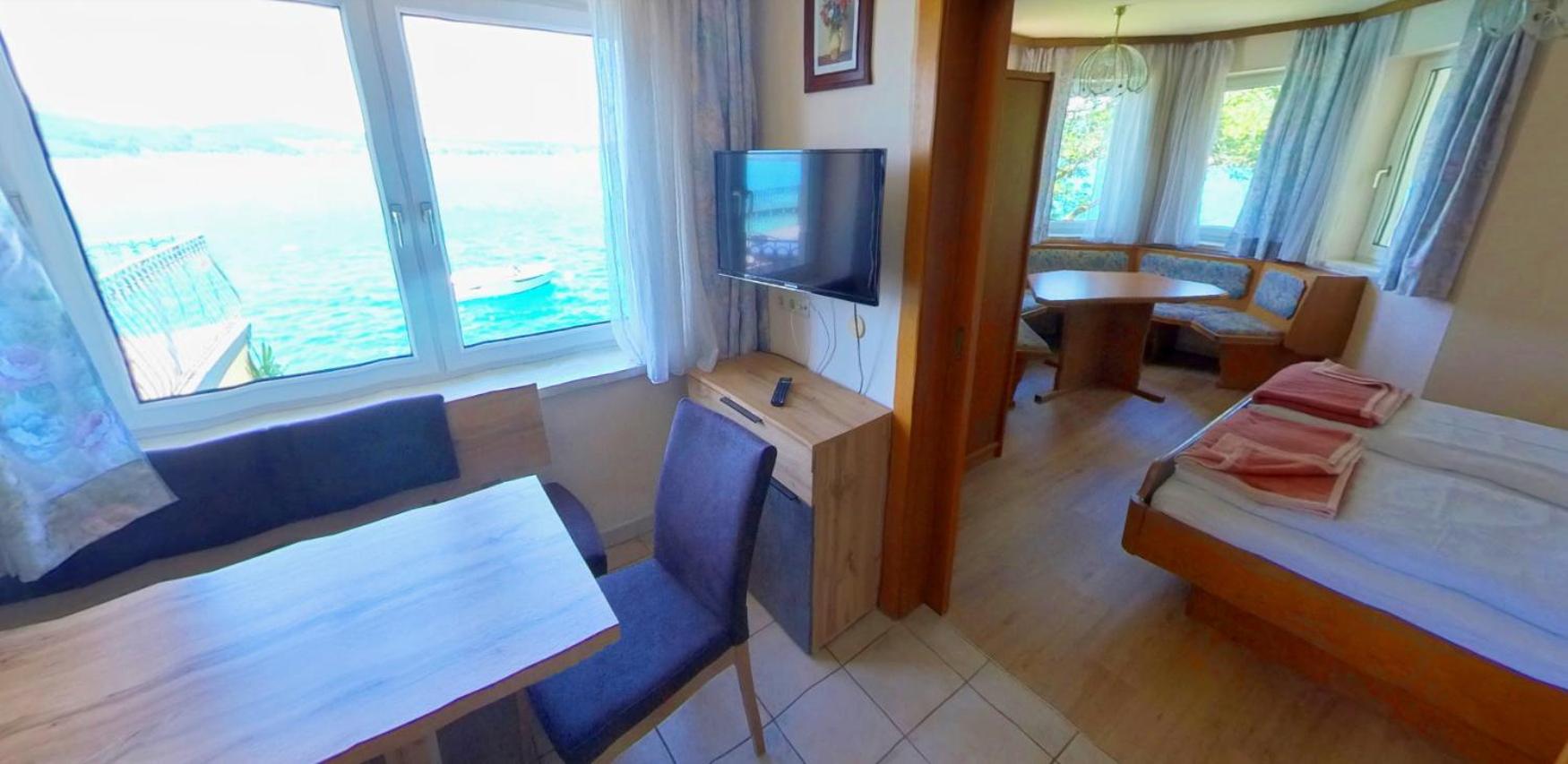 Apartment with Lake View