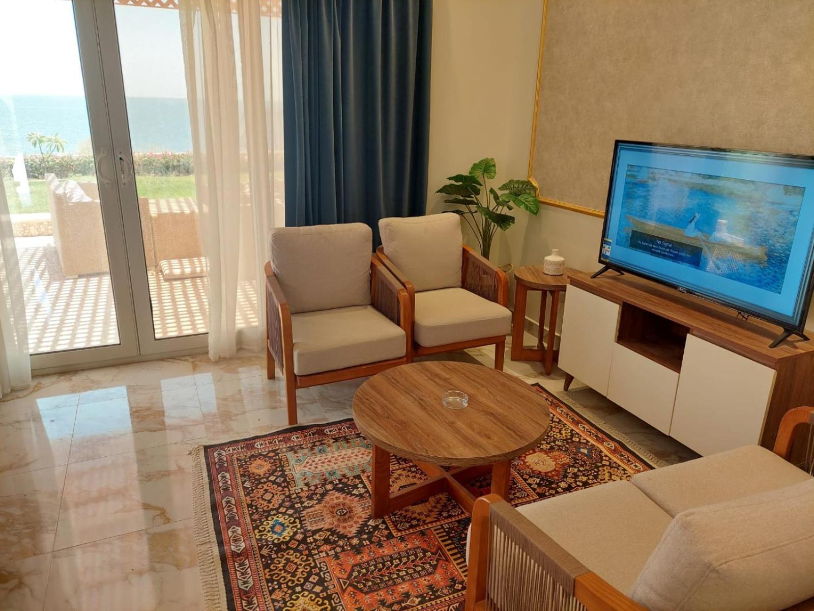 Luxury Suite with panoramic Front Lake View - Photo 8
