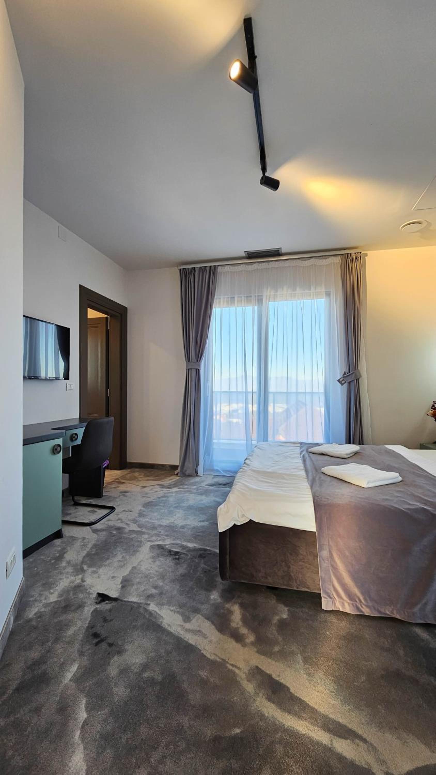 King Room with Mountain View - Photo 8