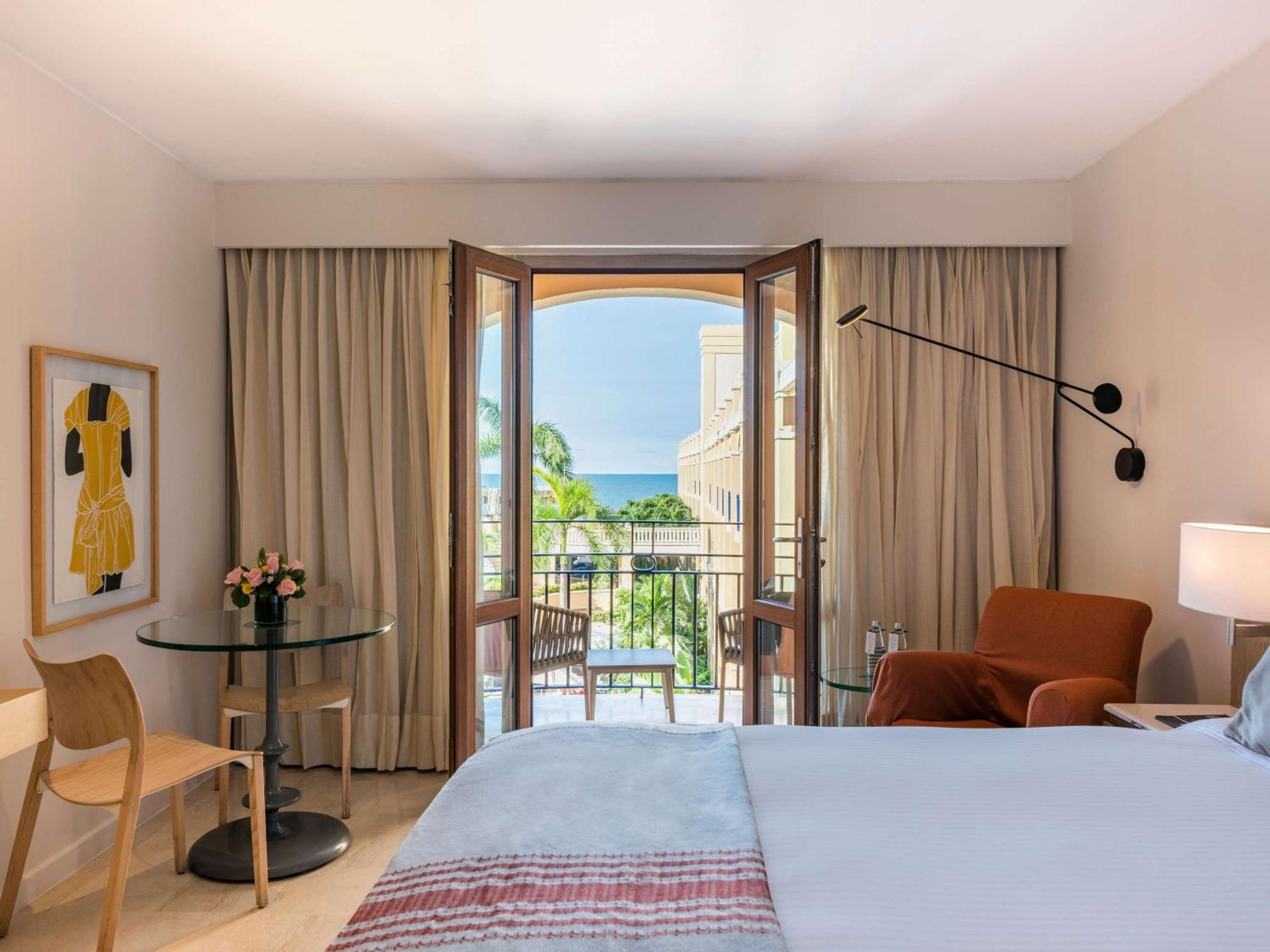 Superior King Room with Balcony or Terrace - Garden View - Photo 1