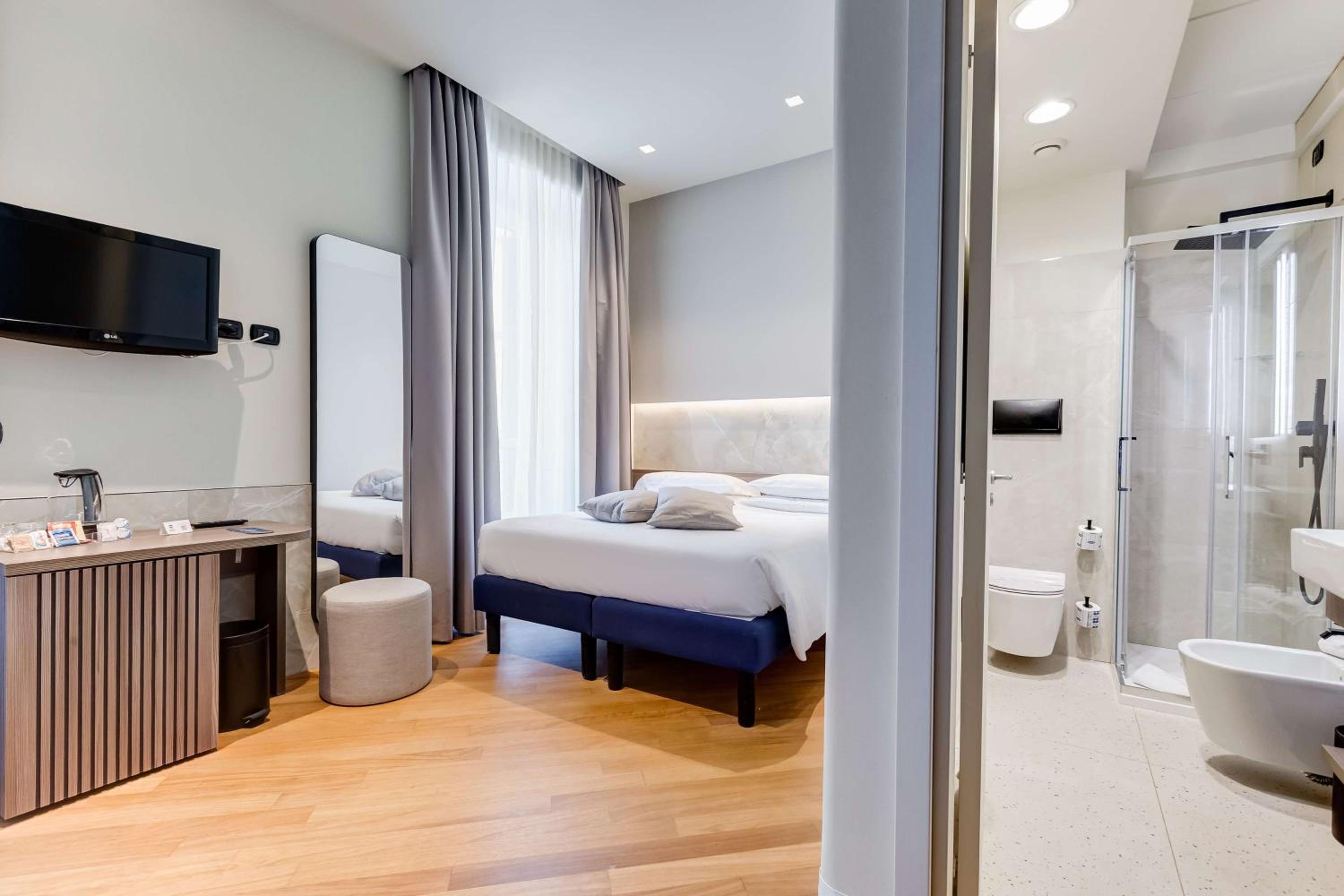 Superior King Room - Photo 8