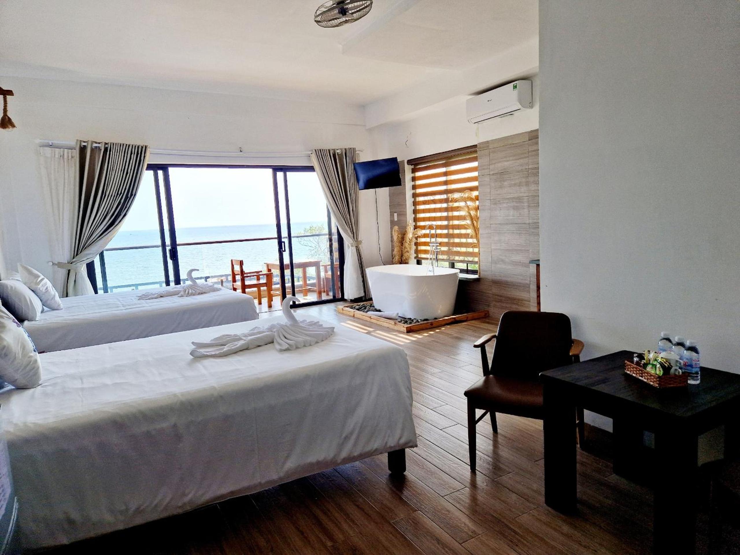 Triple Room with Sea View photo 2