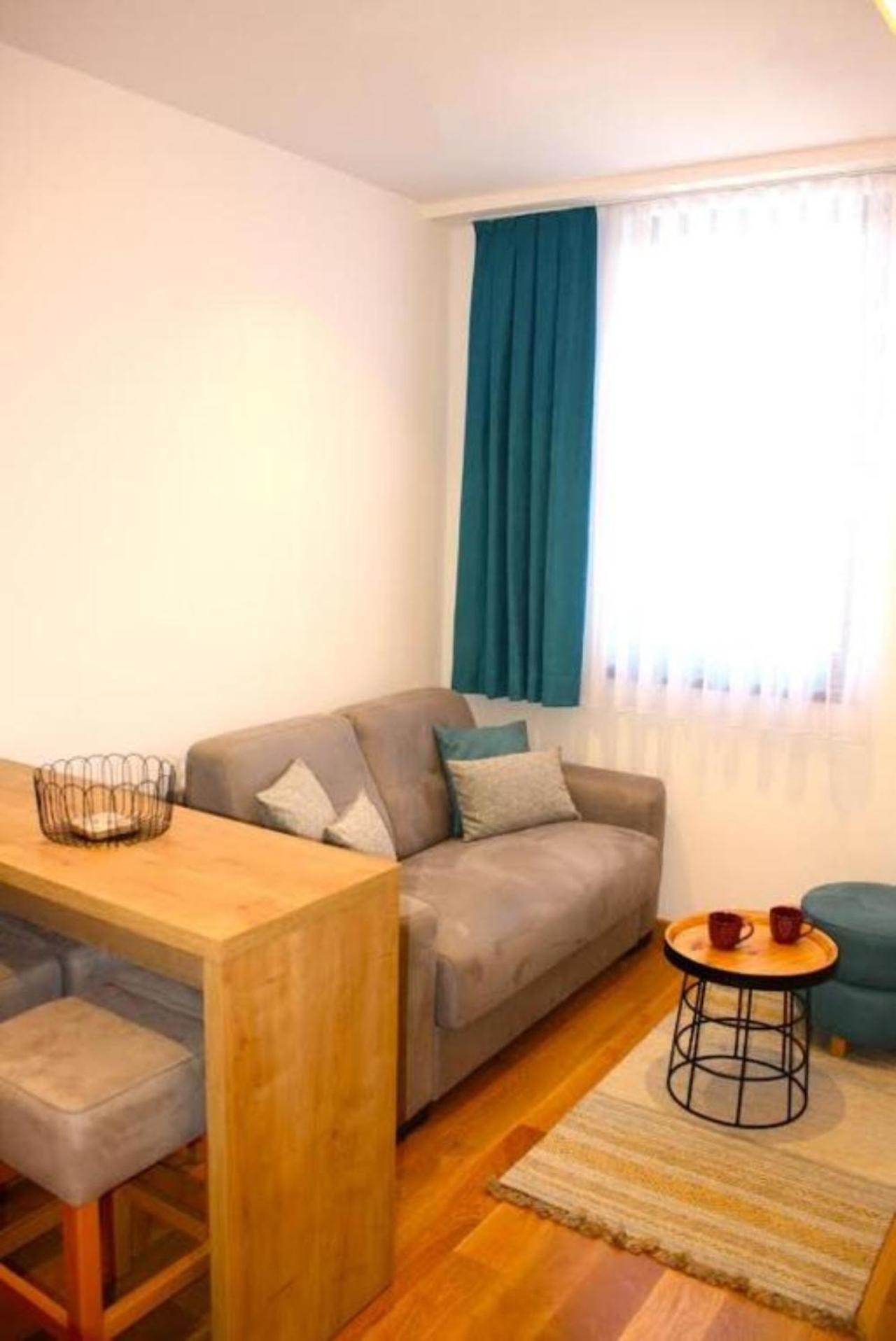 One-Bedroom Apartment photo 1