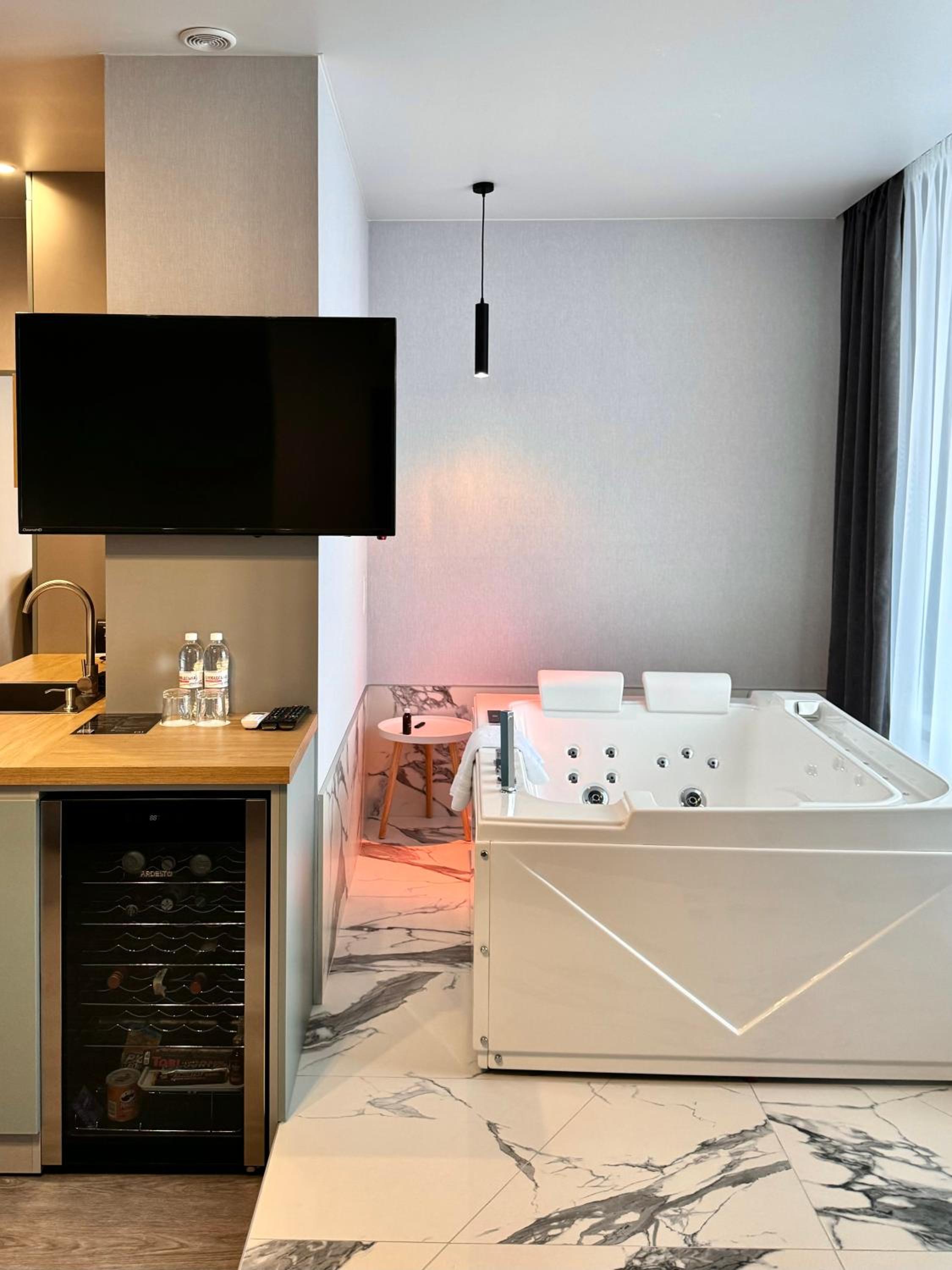 Suite with Spa Bath photo 2