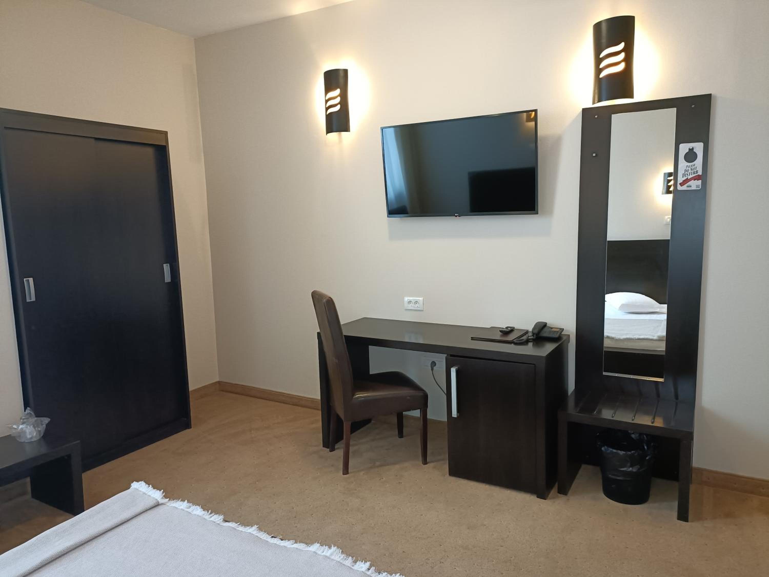 Standard Triple Room photo 2