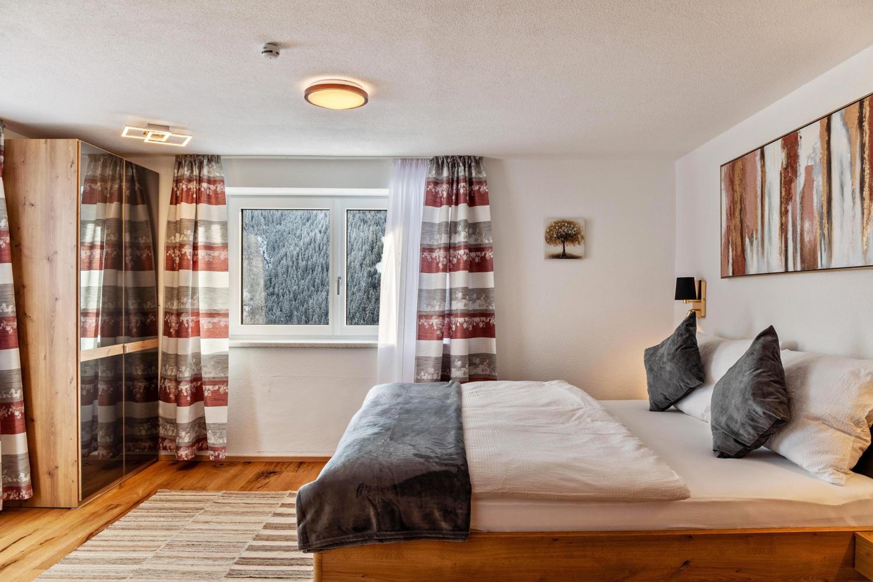Two-Bedroom Deluxe Apartment with Garden View photo 1