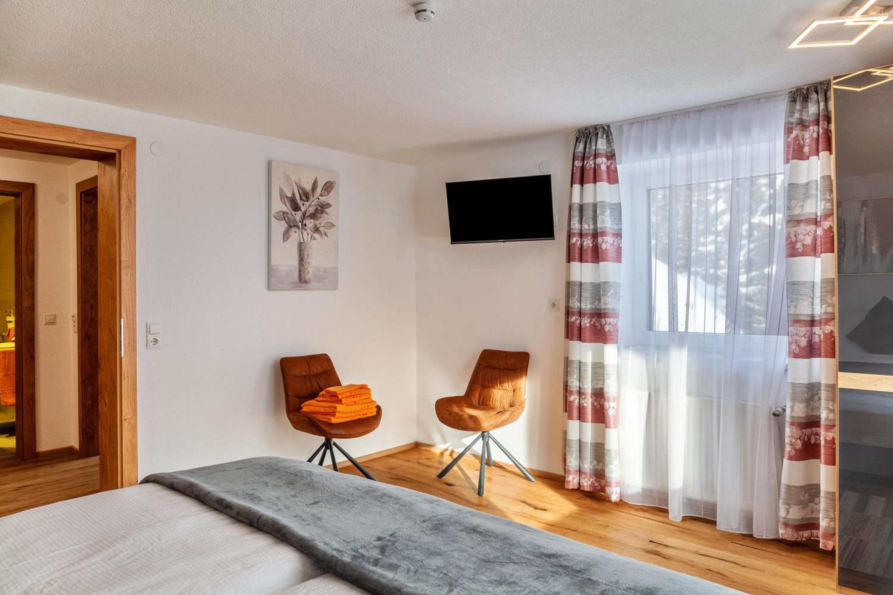 Two-Bedroom Deluxe Apartment with Garden View photo 2