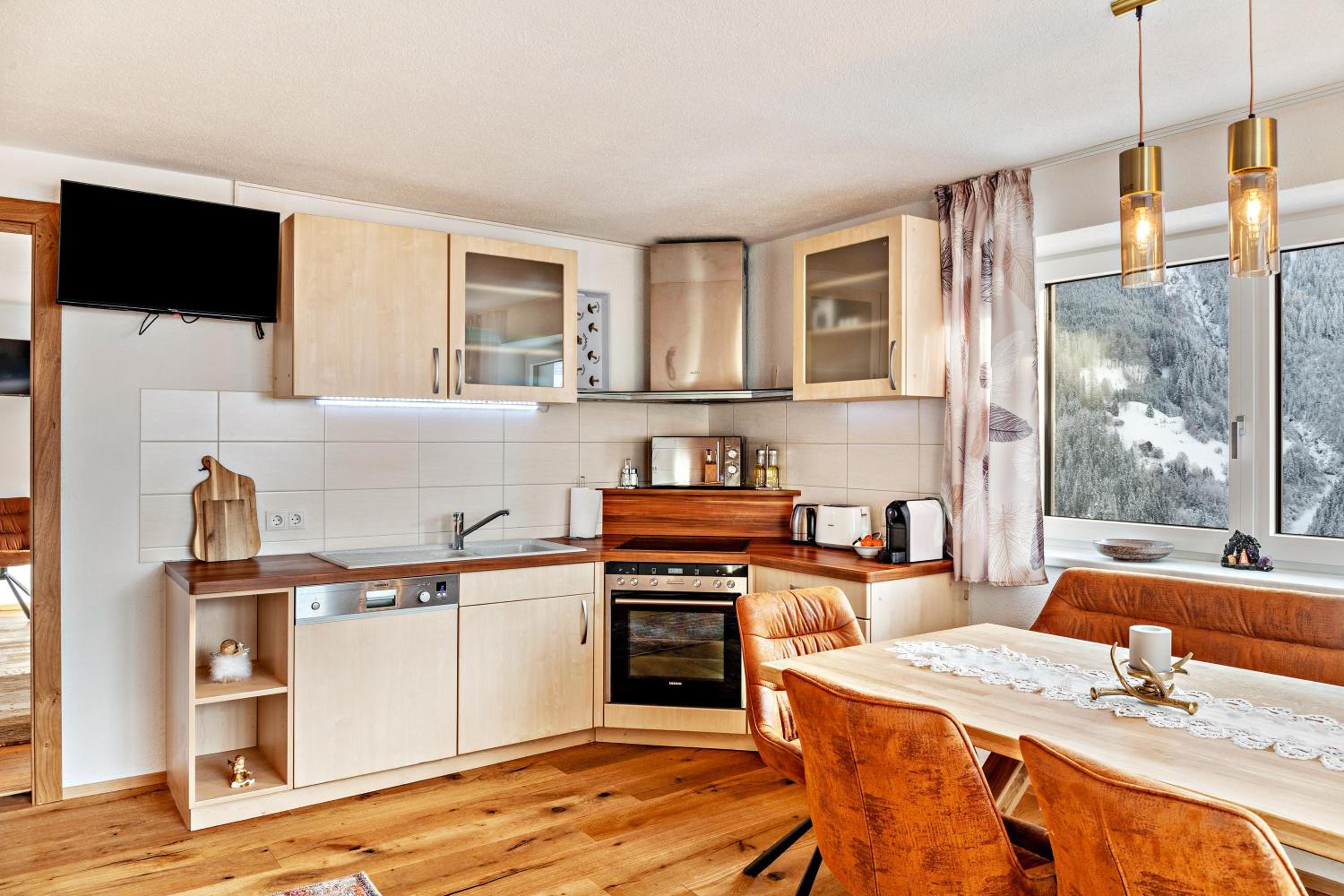 Two-Bedroom Deluxe Apartment with Garden View photo 3
