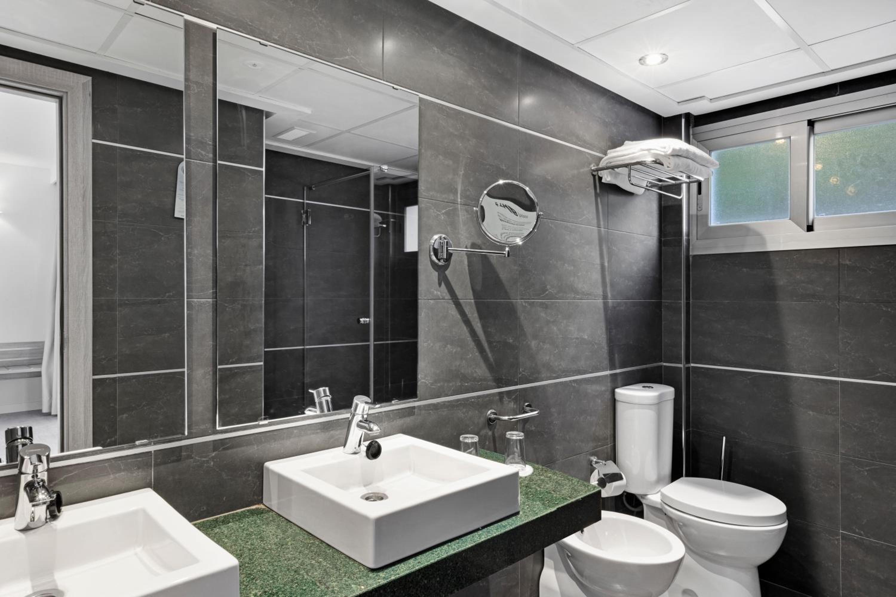Double or Twin Room - Photo 2