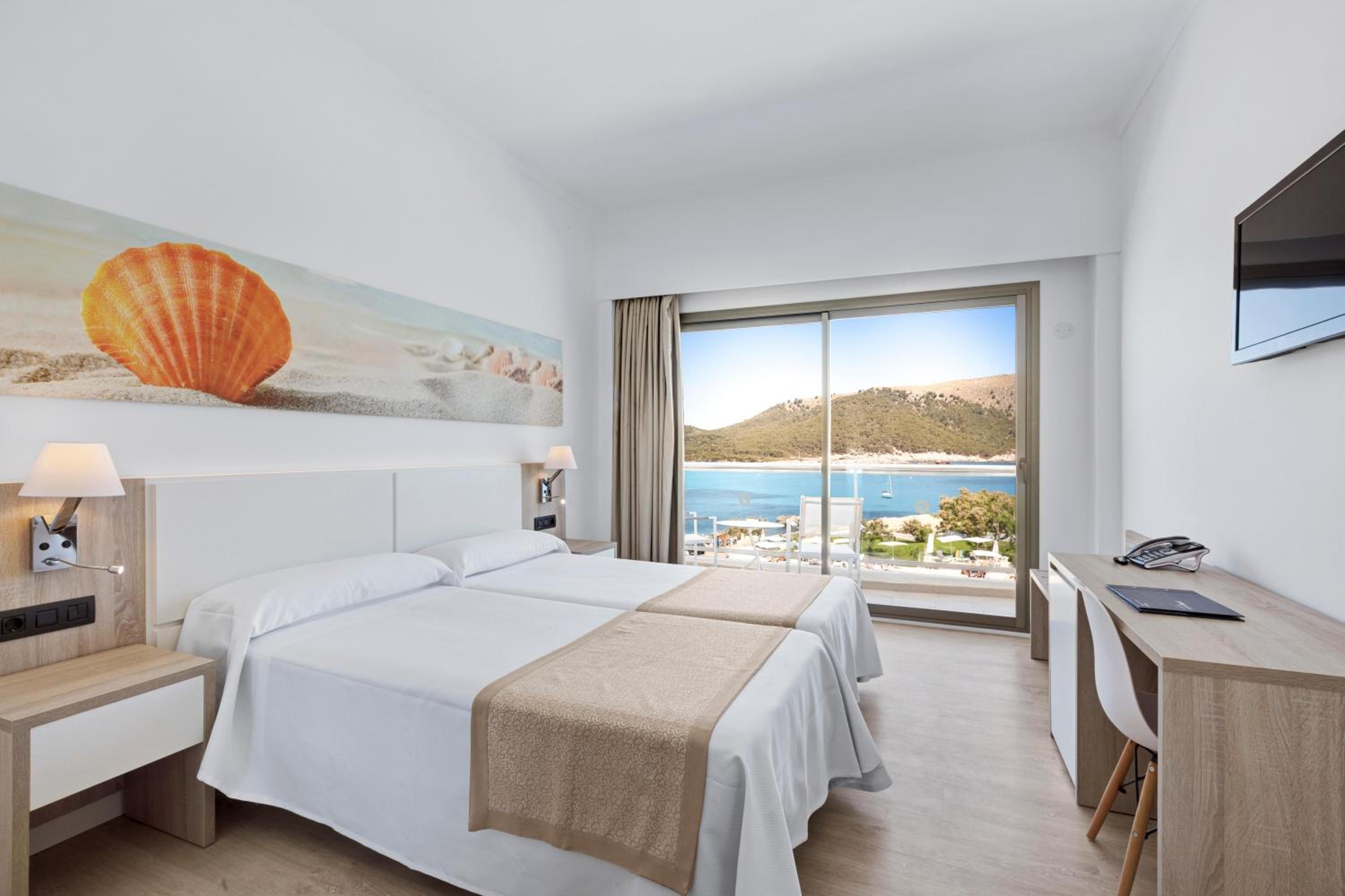 Double or Twin Room with Sea View - Photo 1