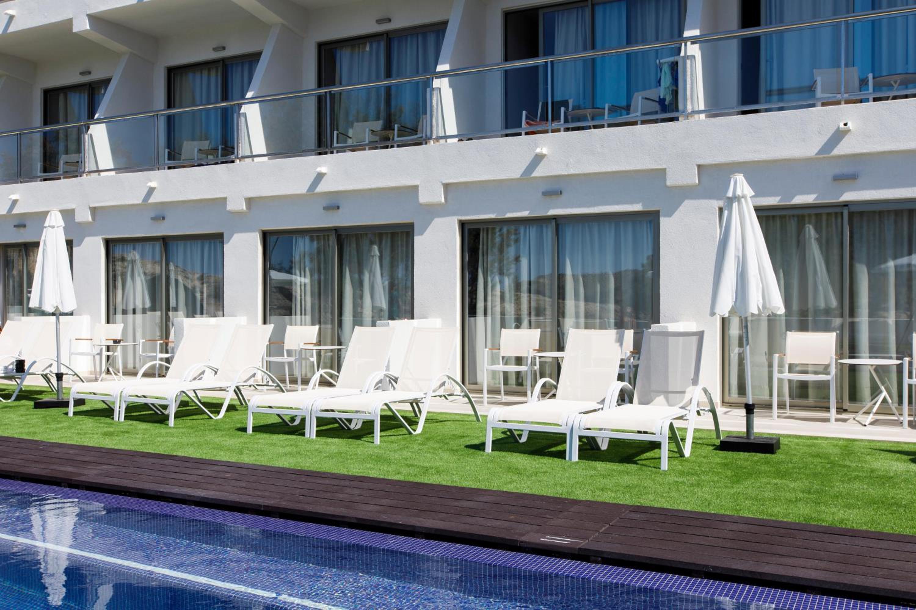 Premium Double Room with Direct Pool Access - Photo 2