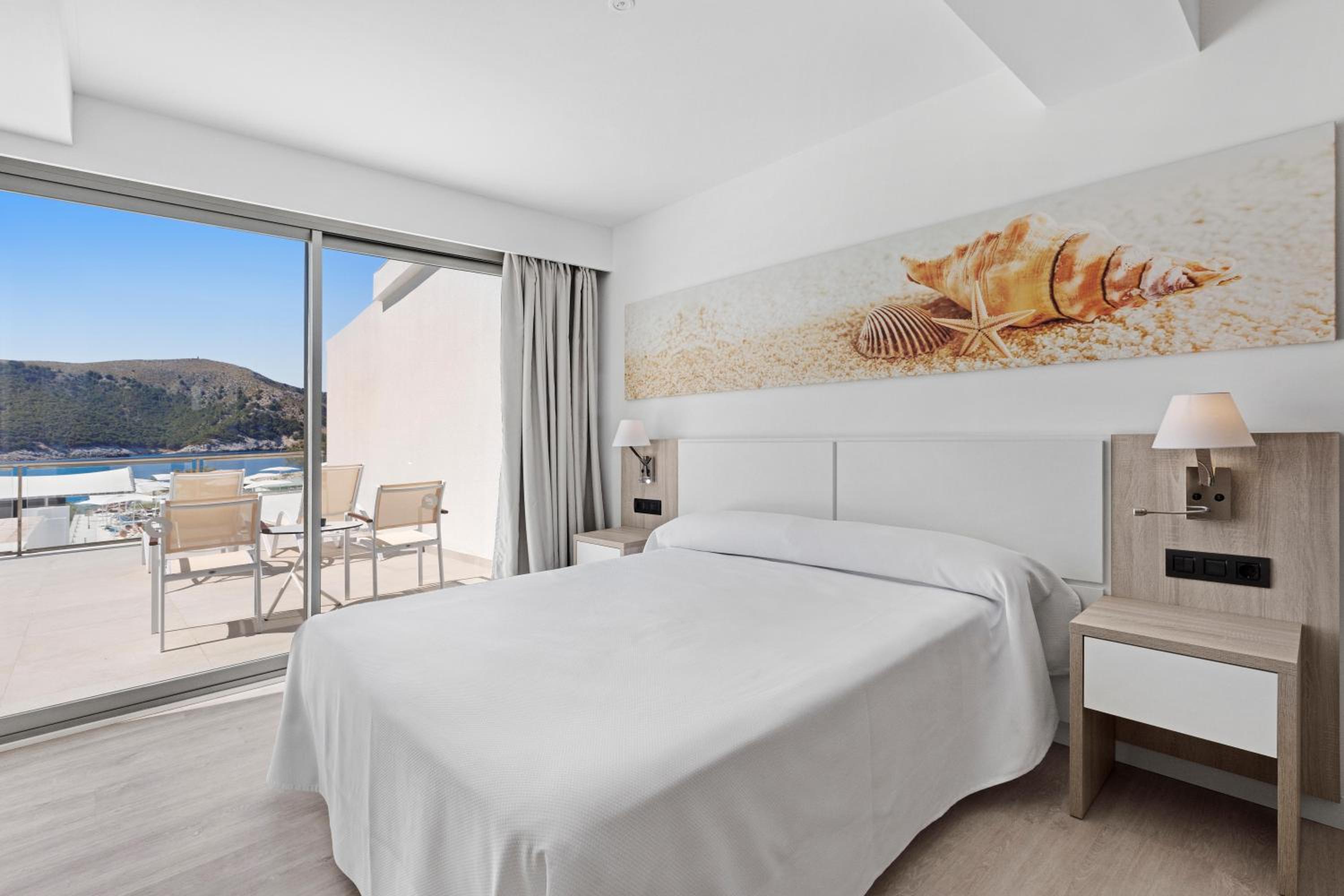 Junior Suite with Sea View - Photo 1