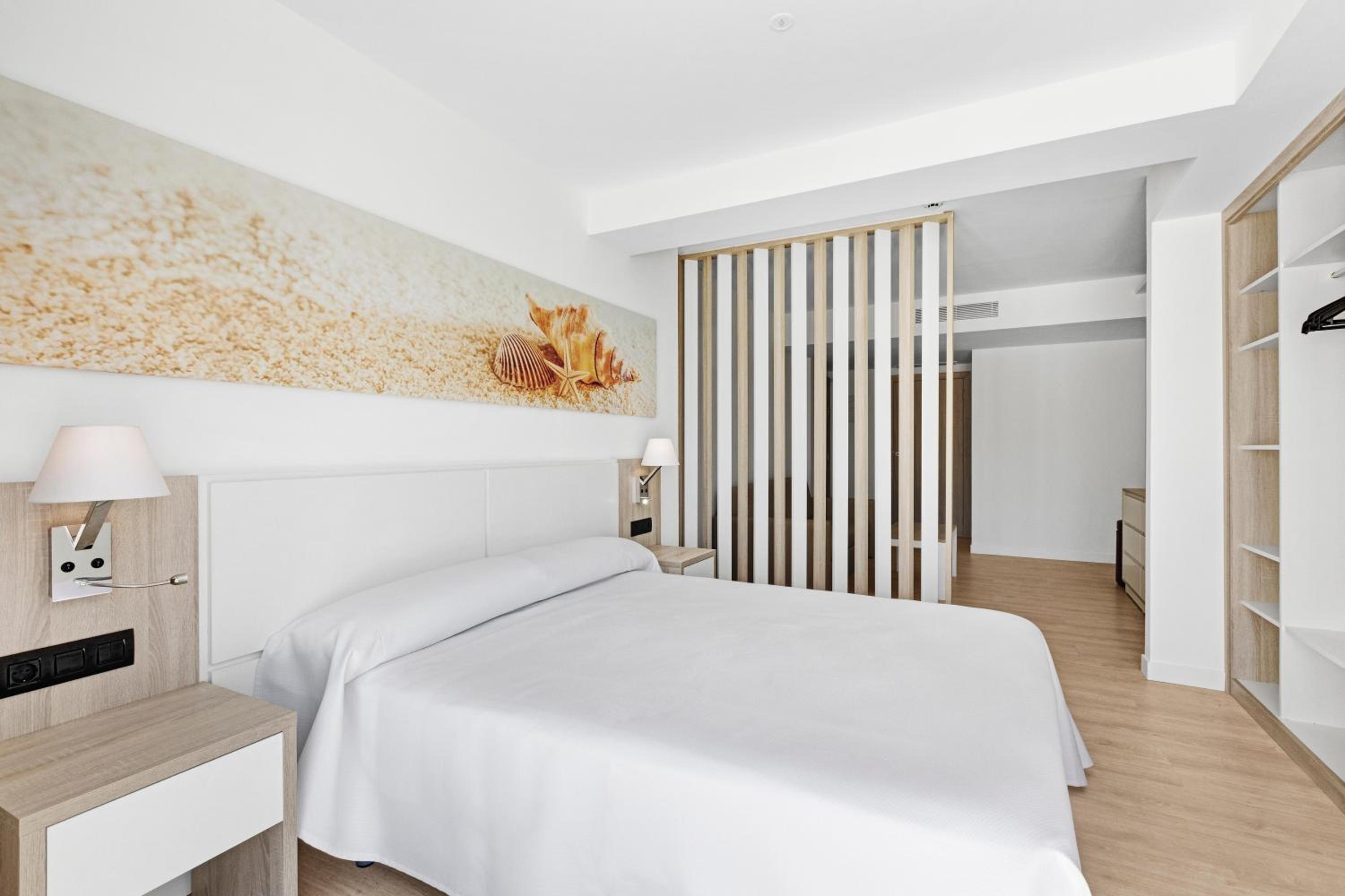 Junior Suite with Sea View - Photo 2