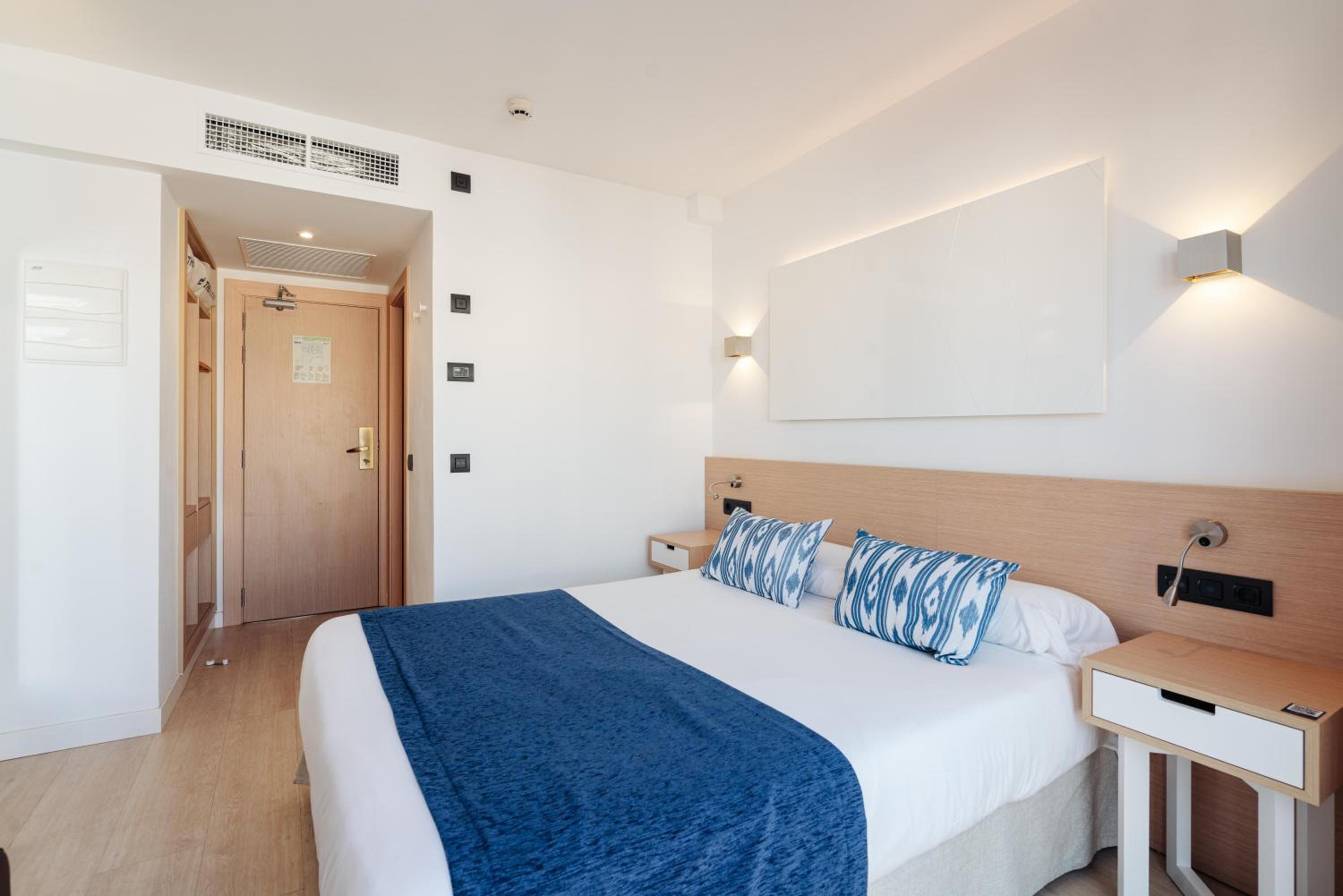 Single Room thumbnail 6