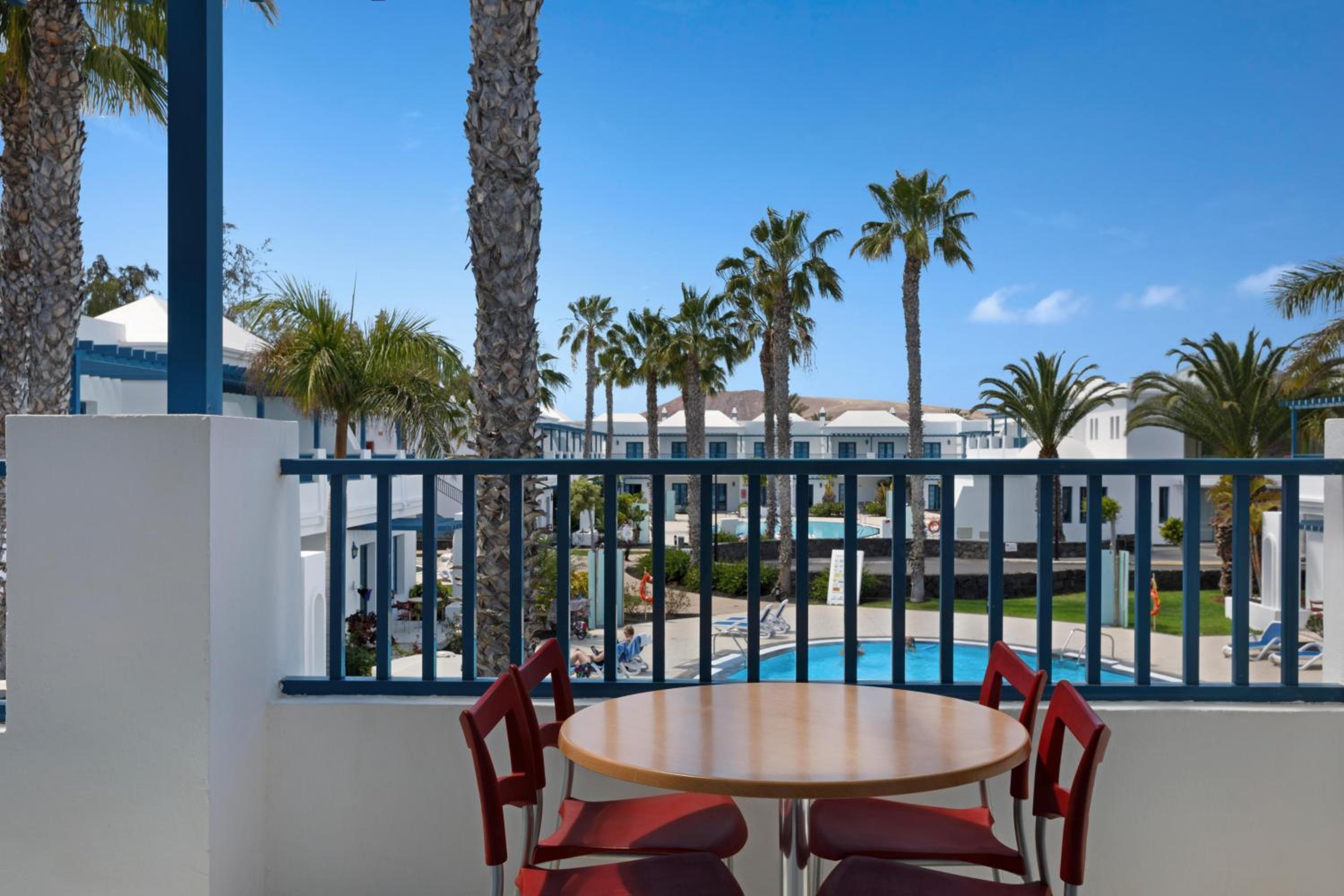 Apartment with Pool View thumbnail 5