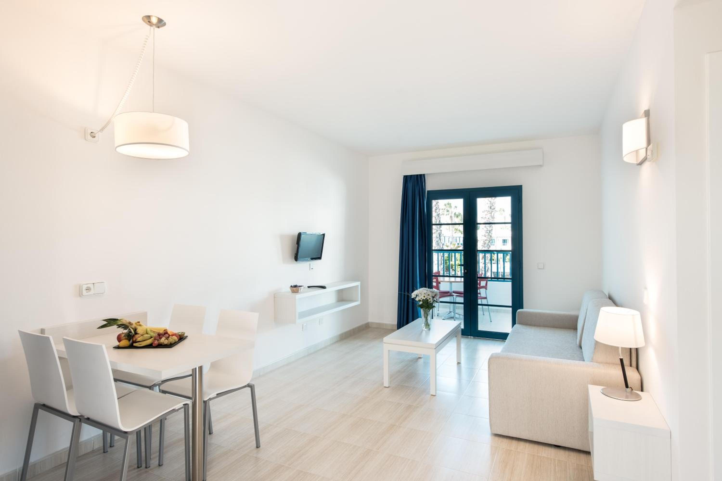 Premium Apartment - Photo 2