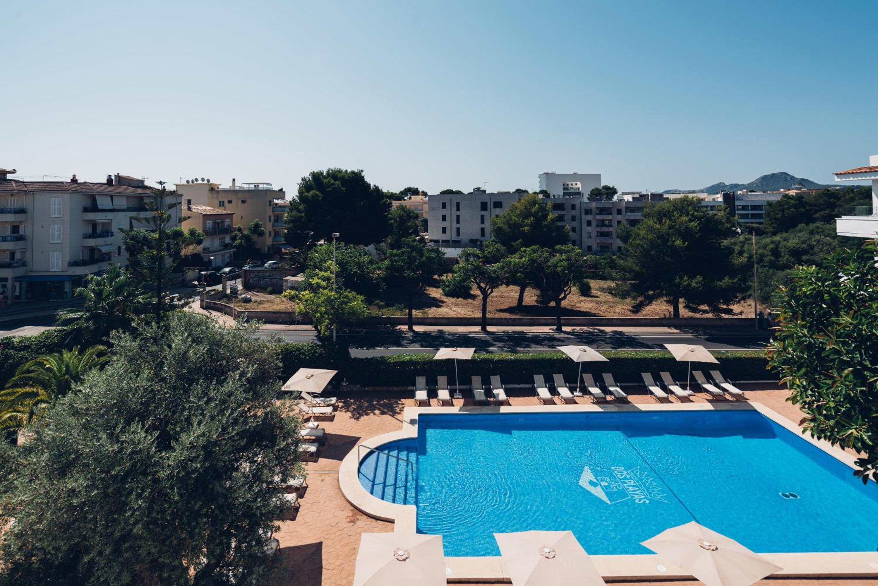 Double Room with Pool View - Photo 3
