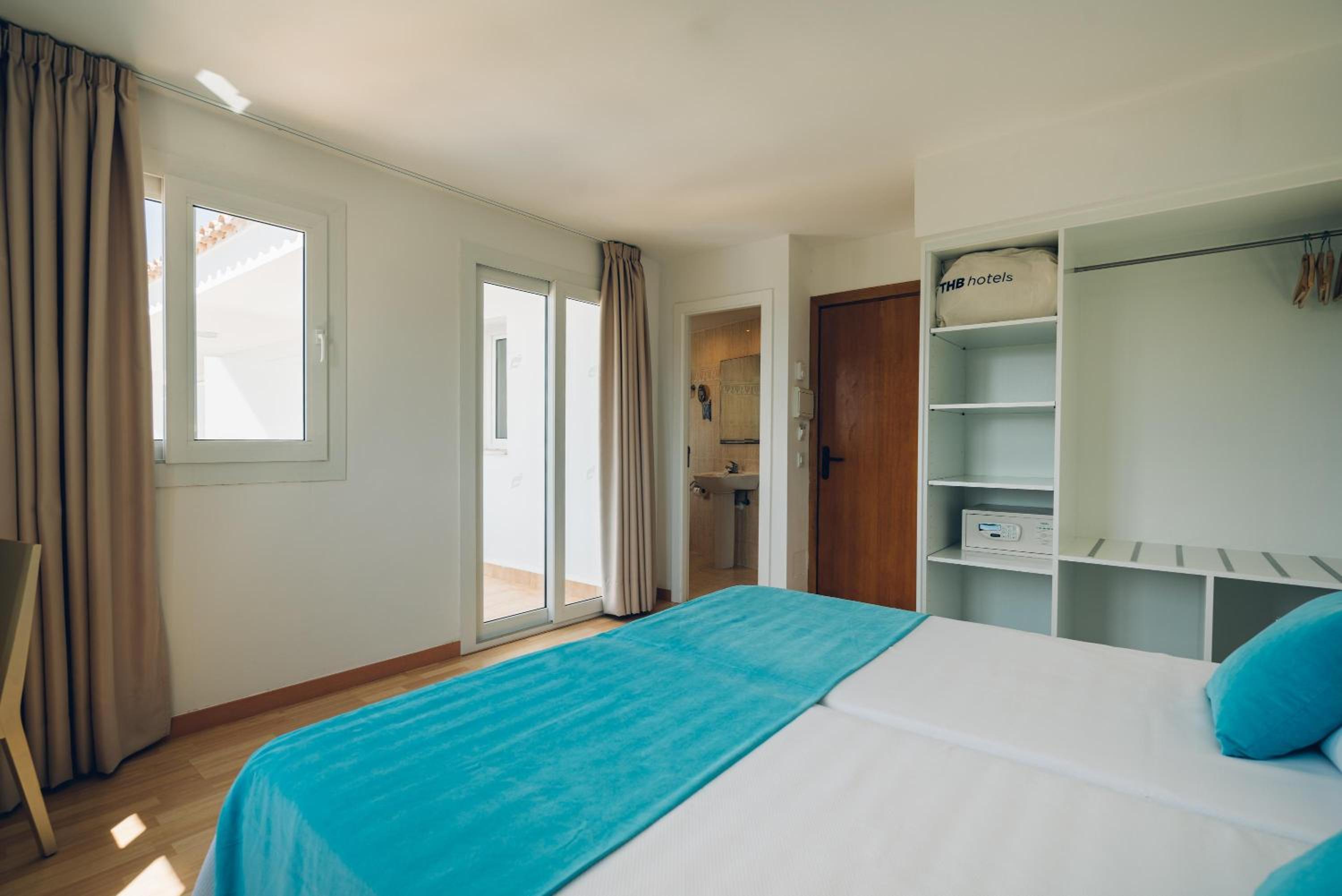 Superior Double Room with Pool View - Photo 3