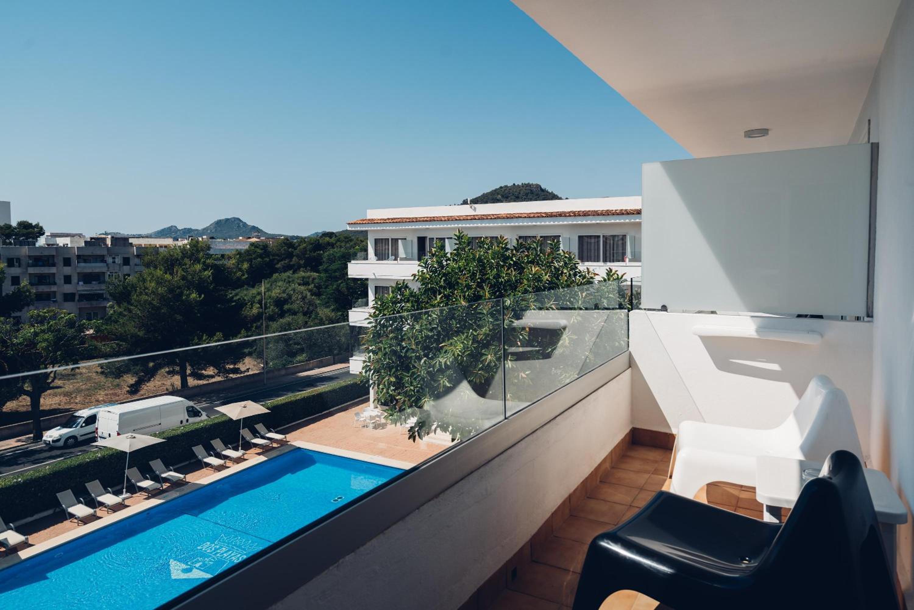 Superior Double Room with Pool View - Photo 7
