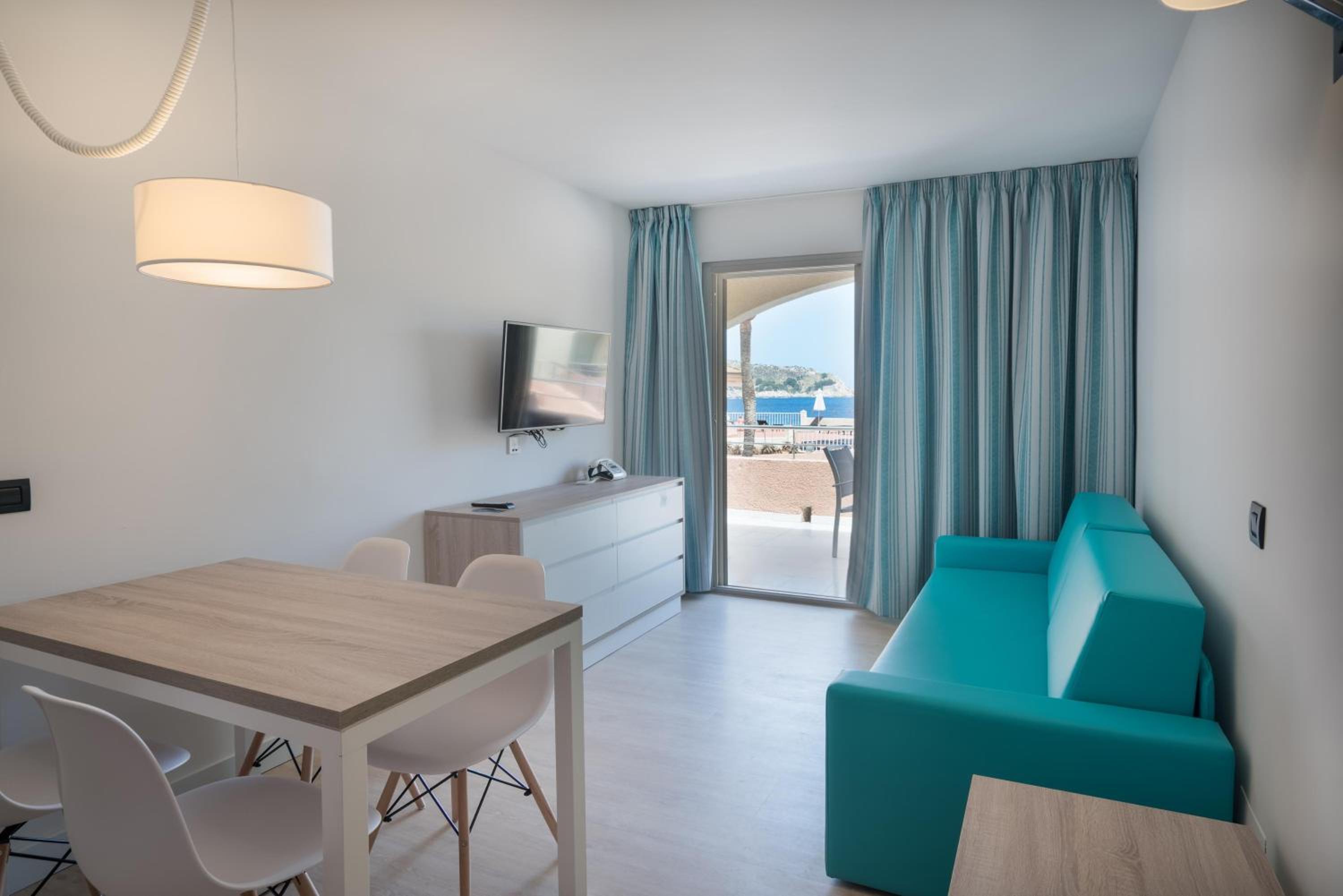 Apartment with Sea View - Photo 9