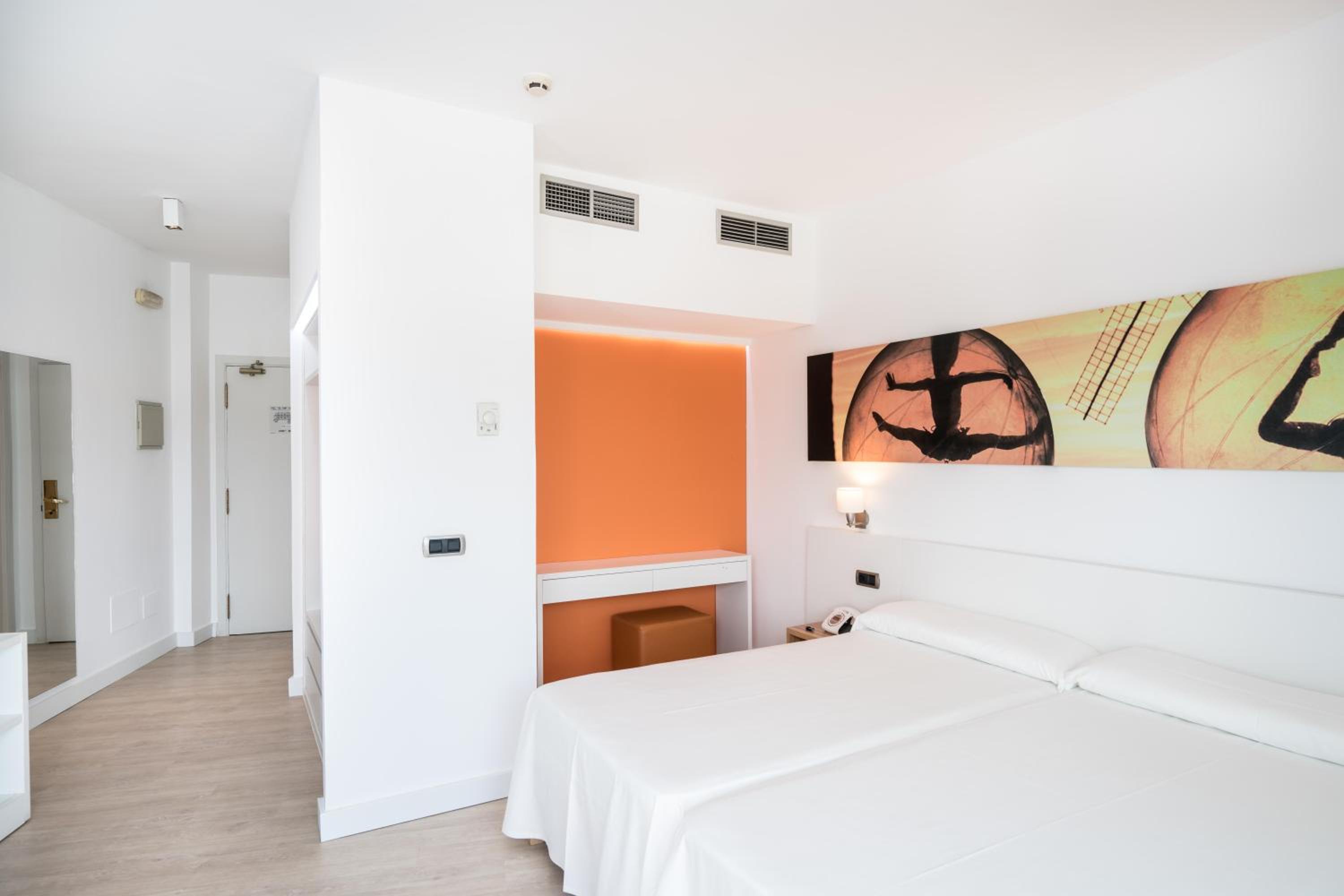 Superior Double Room with Sea View - Photo 3