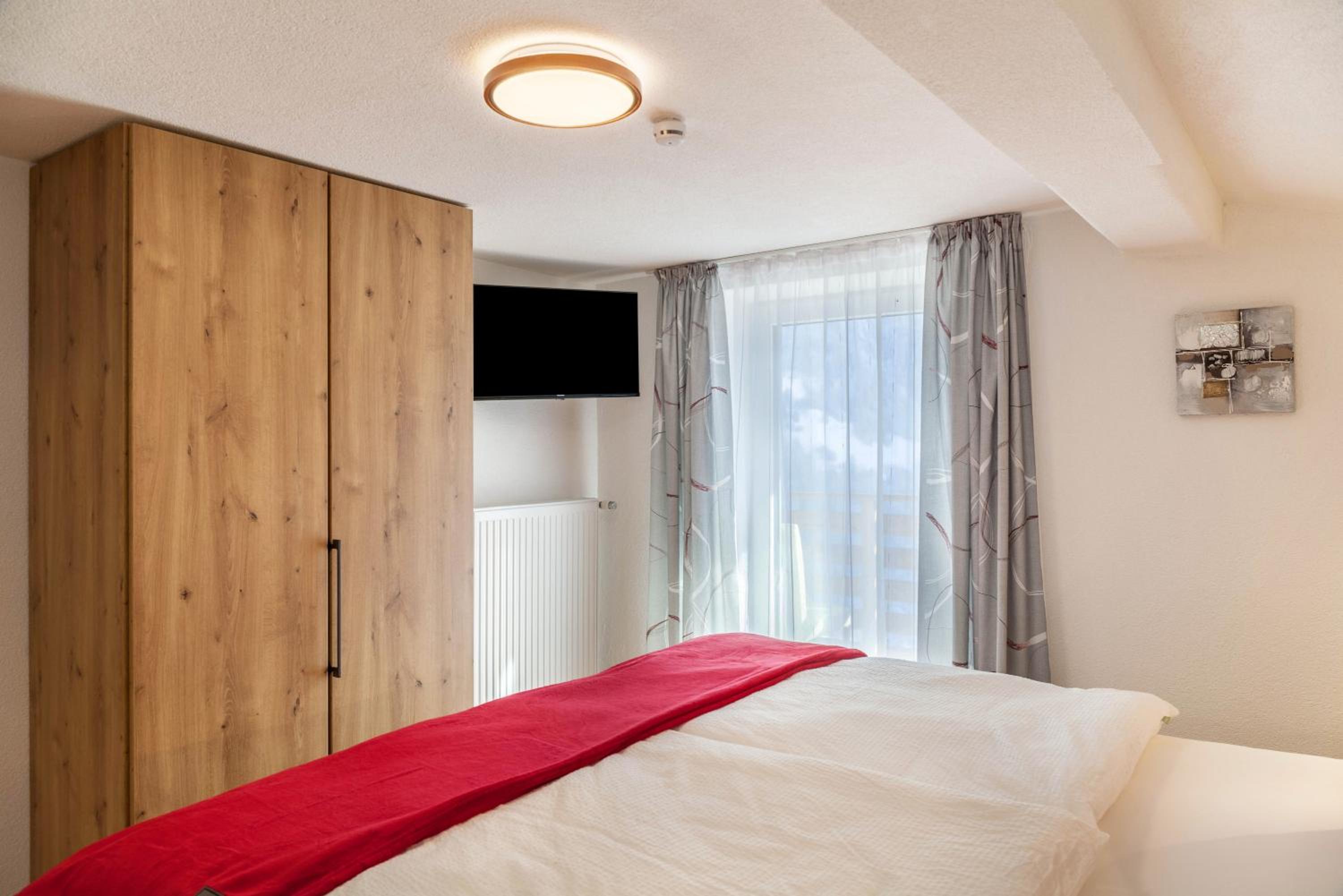 Two-Bedroom Deluxe Apartment with Garden View photo 2