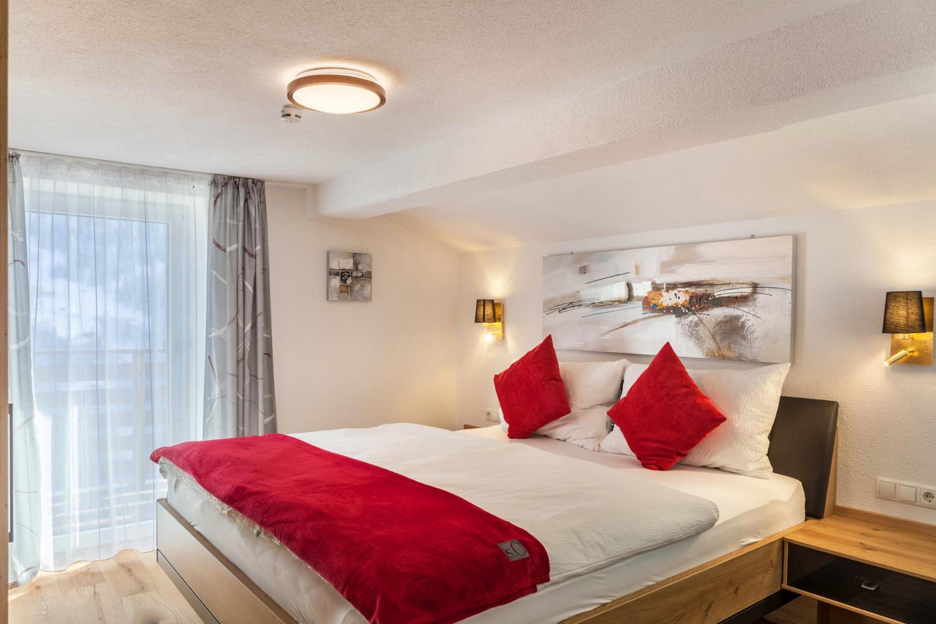 Two-Bedroom Deluxe Apartment with Garden View photo 1