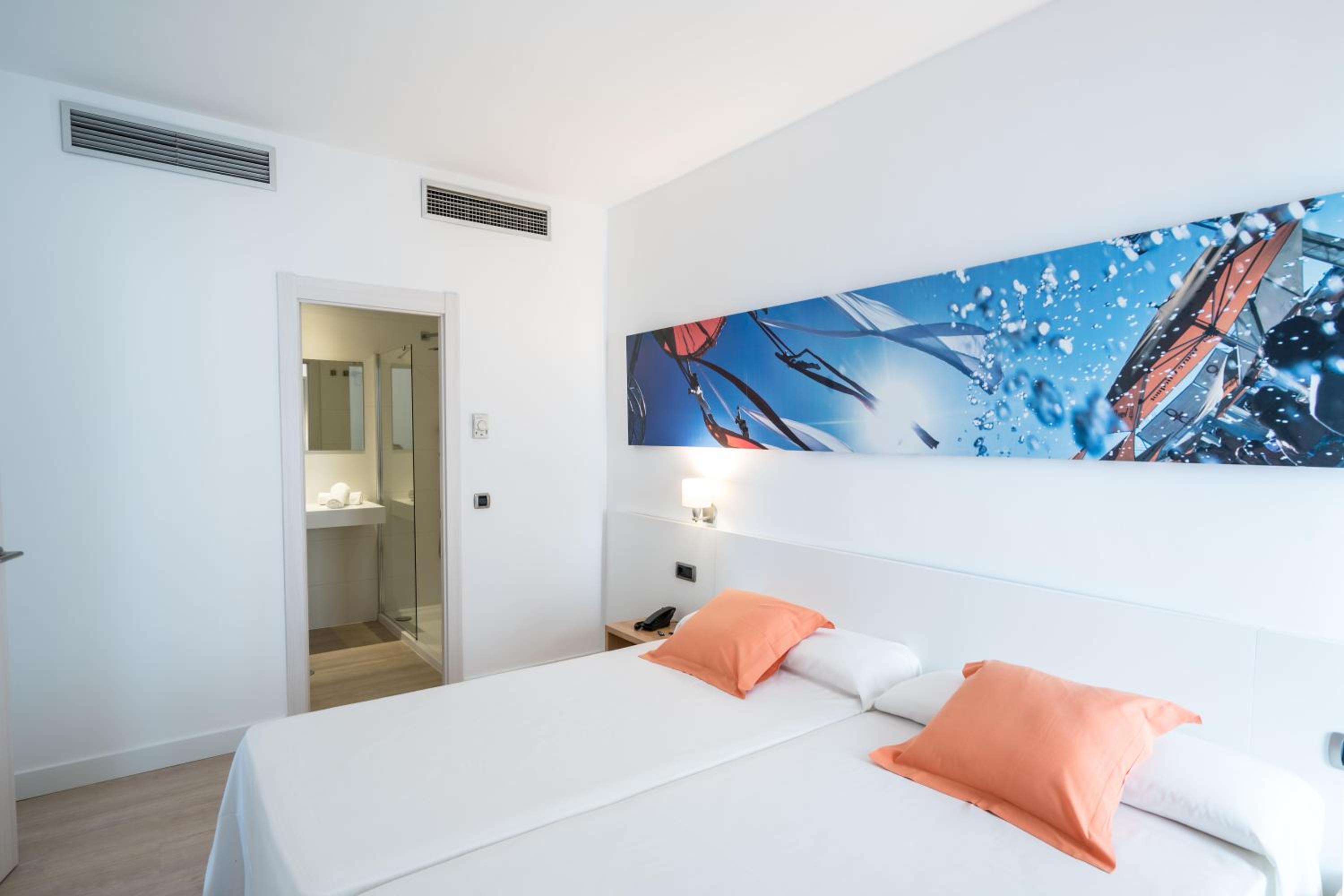 Suite - Photo 10