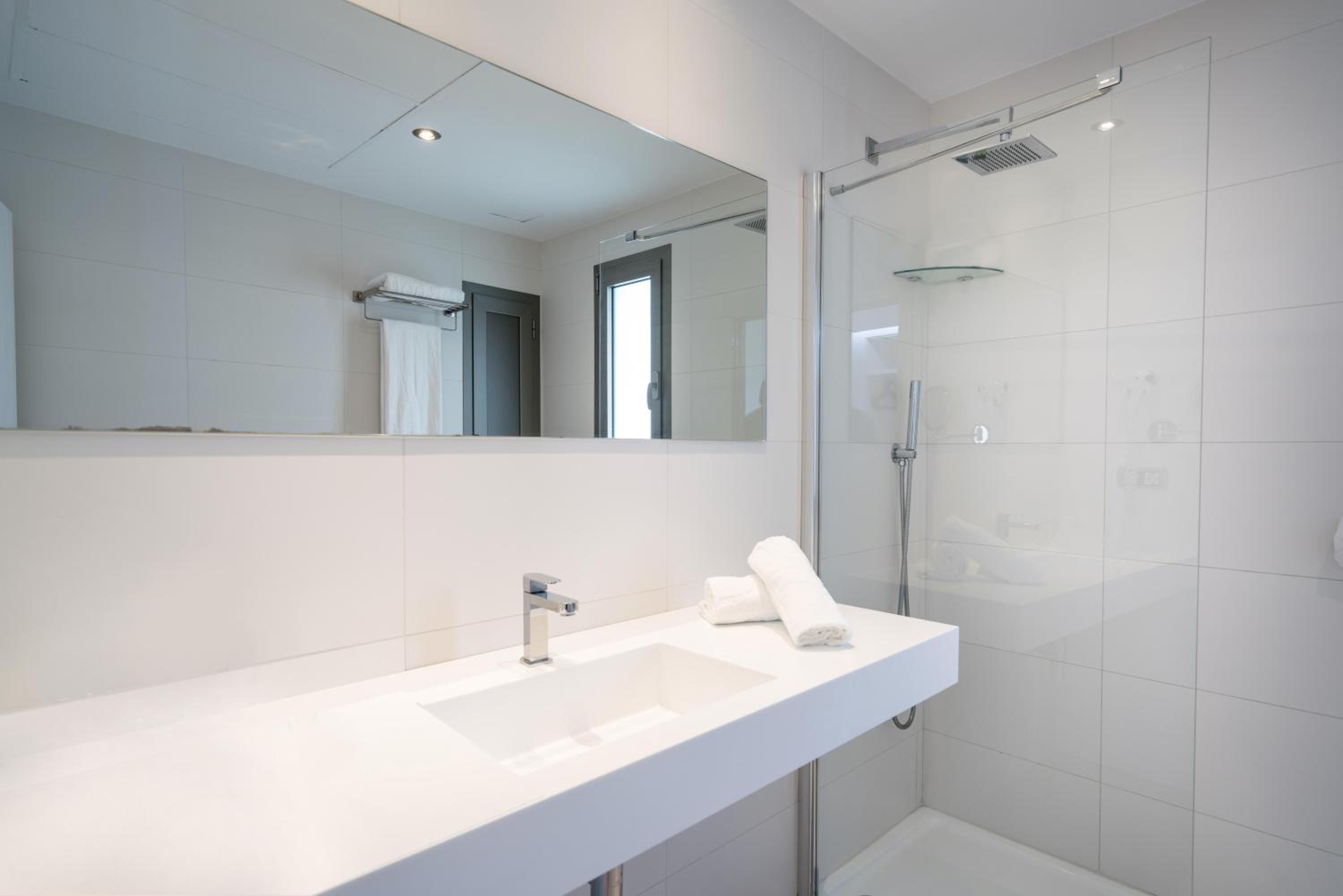 Suite - Photo 3