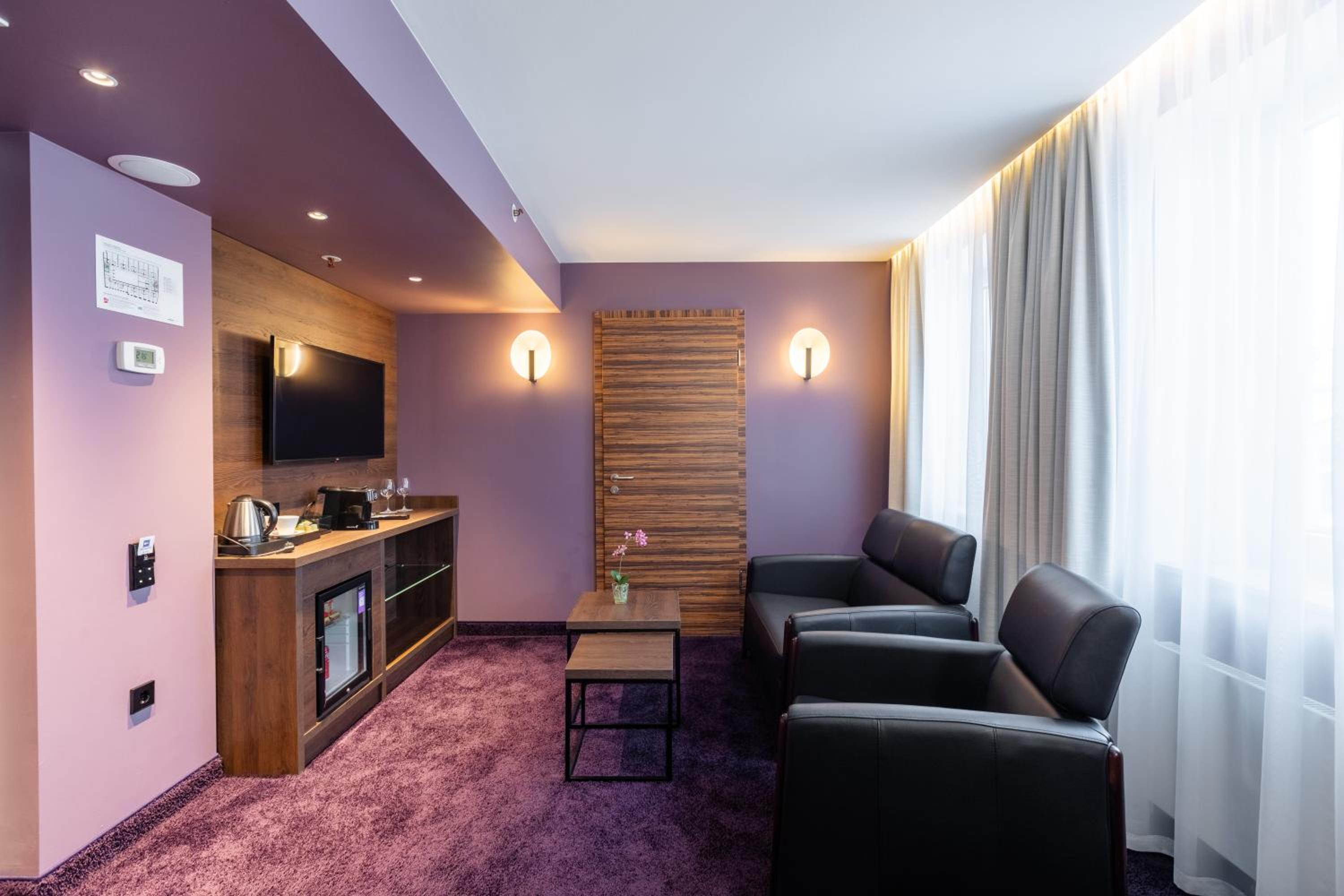 Suite - Photo 9