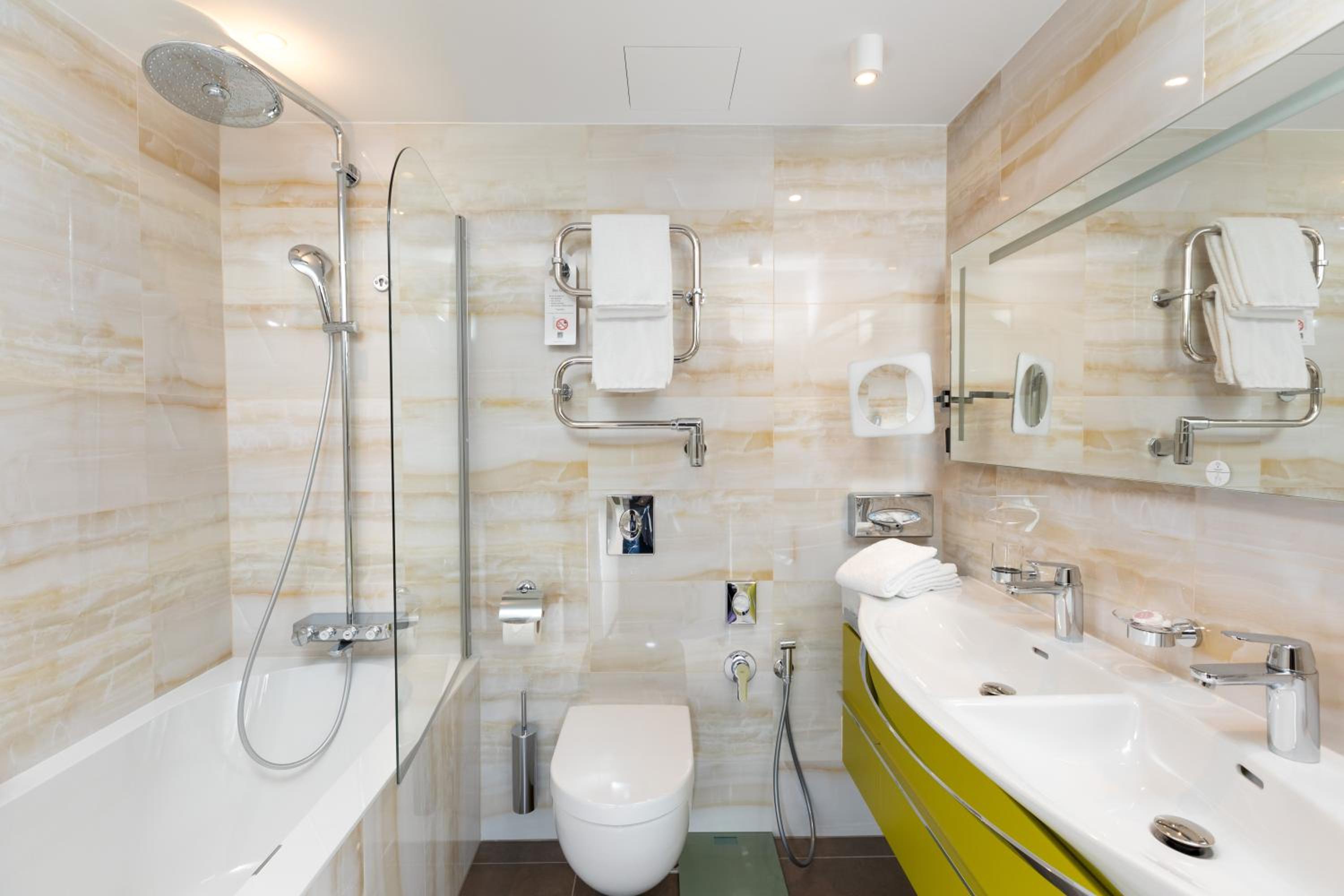 Suite - Photo 5