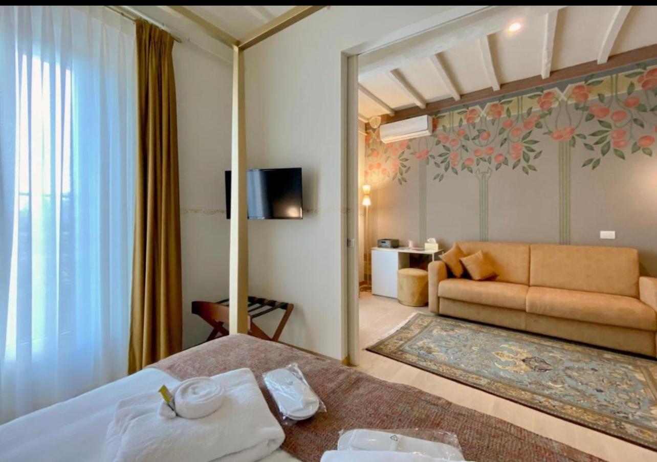 Deluxe Junior Suite - Photo 15