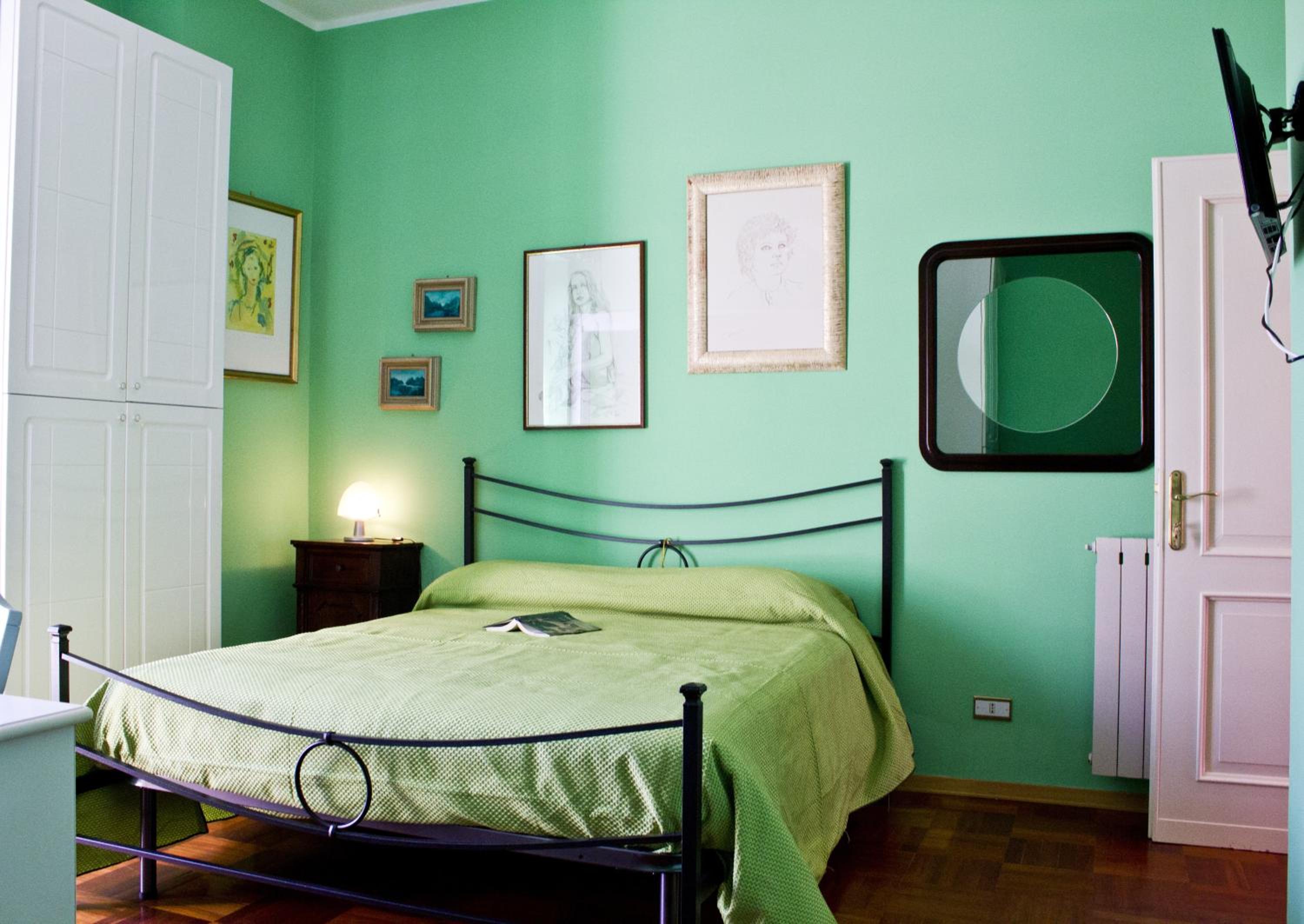 Quadruple Room with Private Bathroom - Photo 2