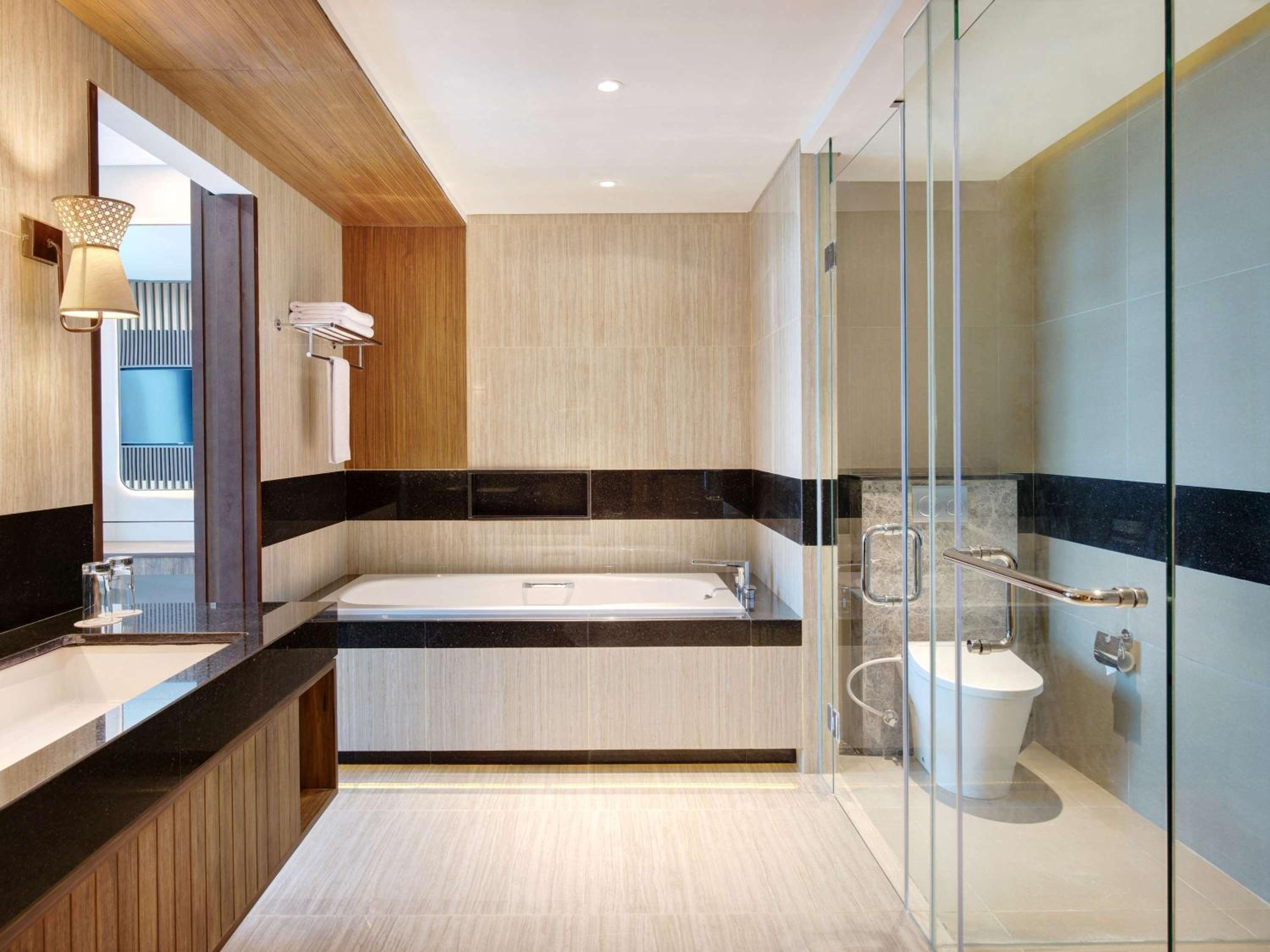 Executive Suite - Photo 4
