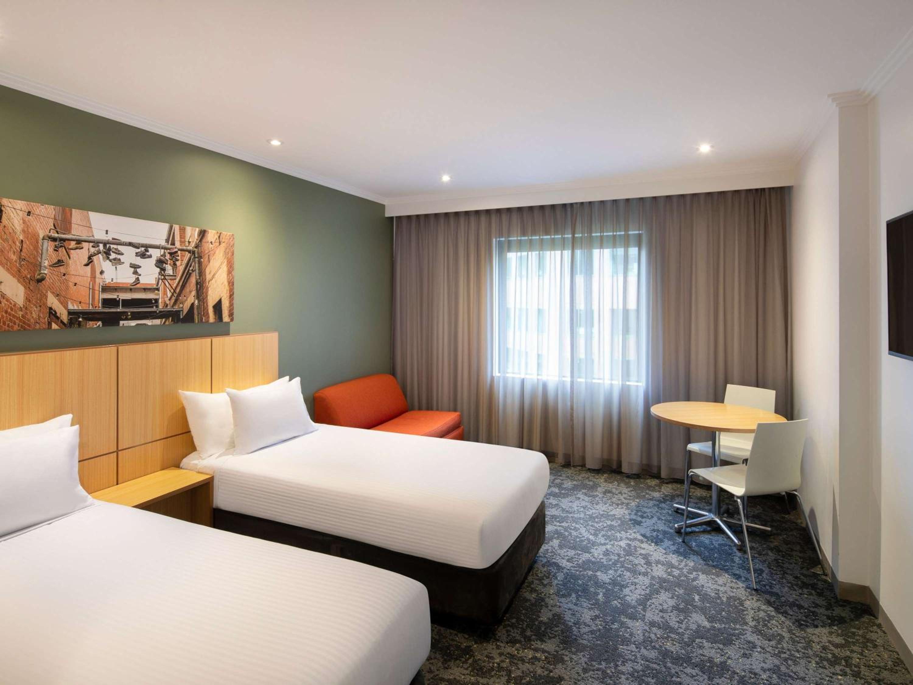 Standard Accessible Twin Room - Photo 8