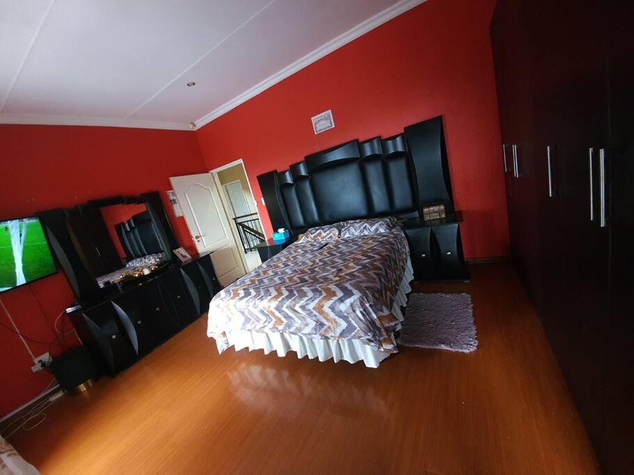 Four-Bedroom House photo 1