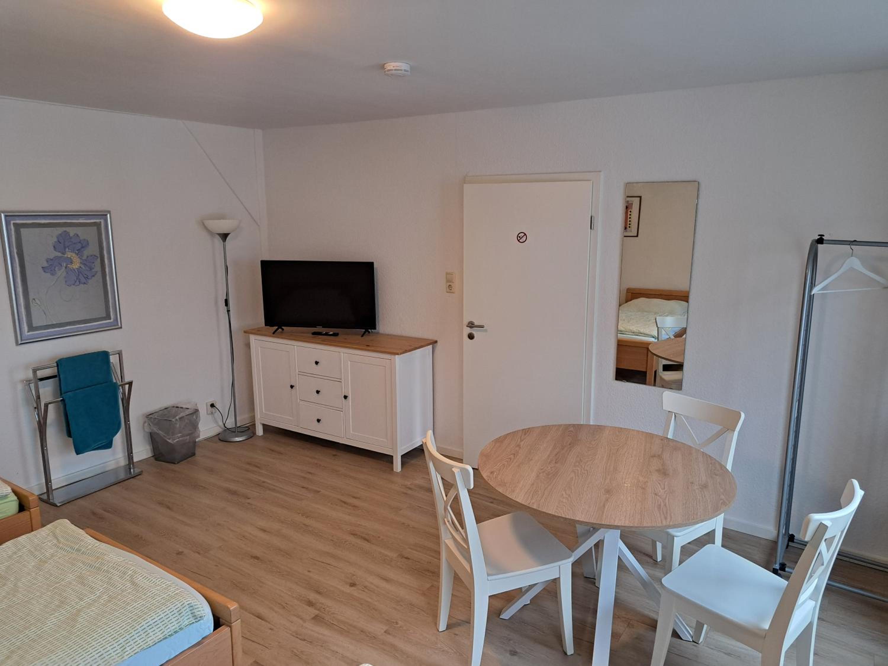 Twin Room with Shared Bathroom and Shared Kitchen photo 1