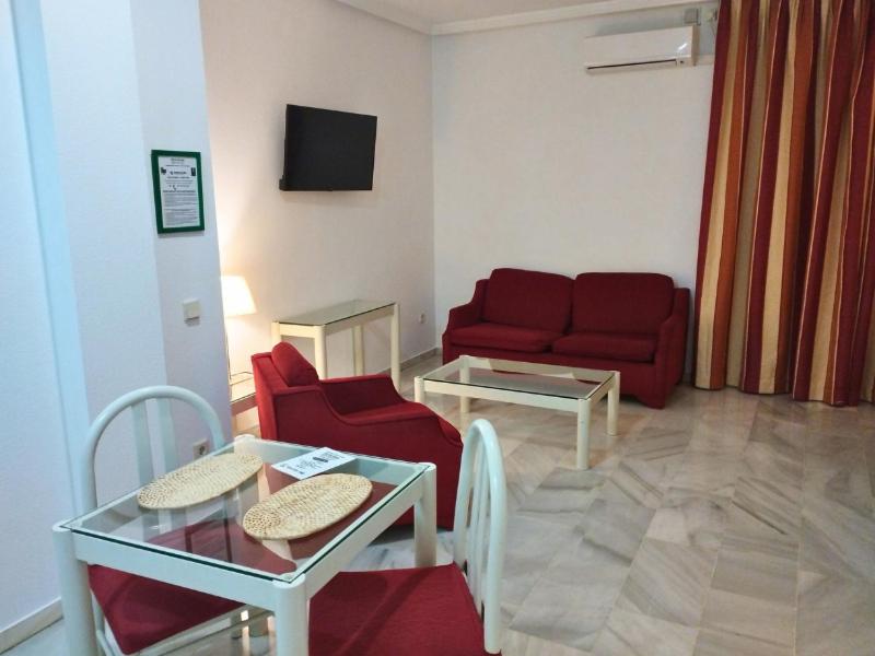 Studio Apartment - Photo 1