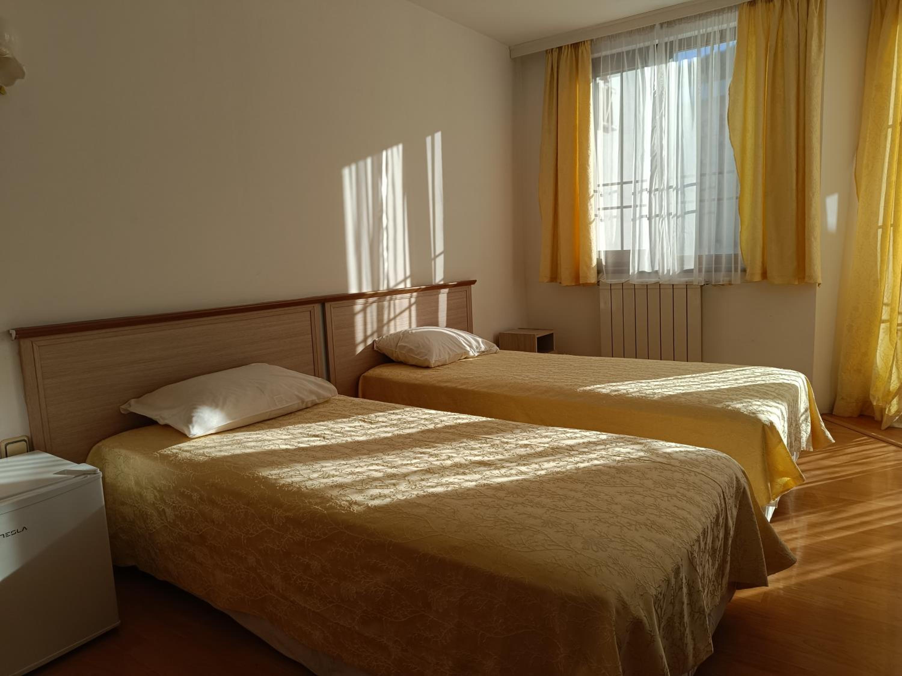 Twin Room - Photo 8